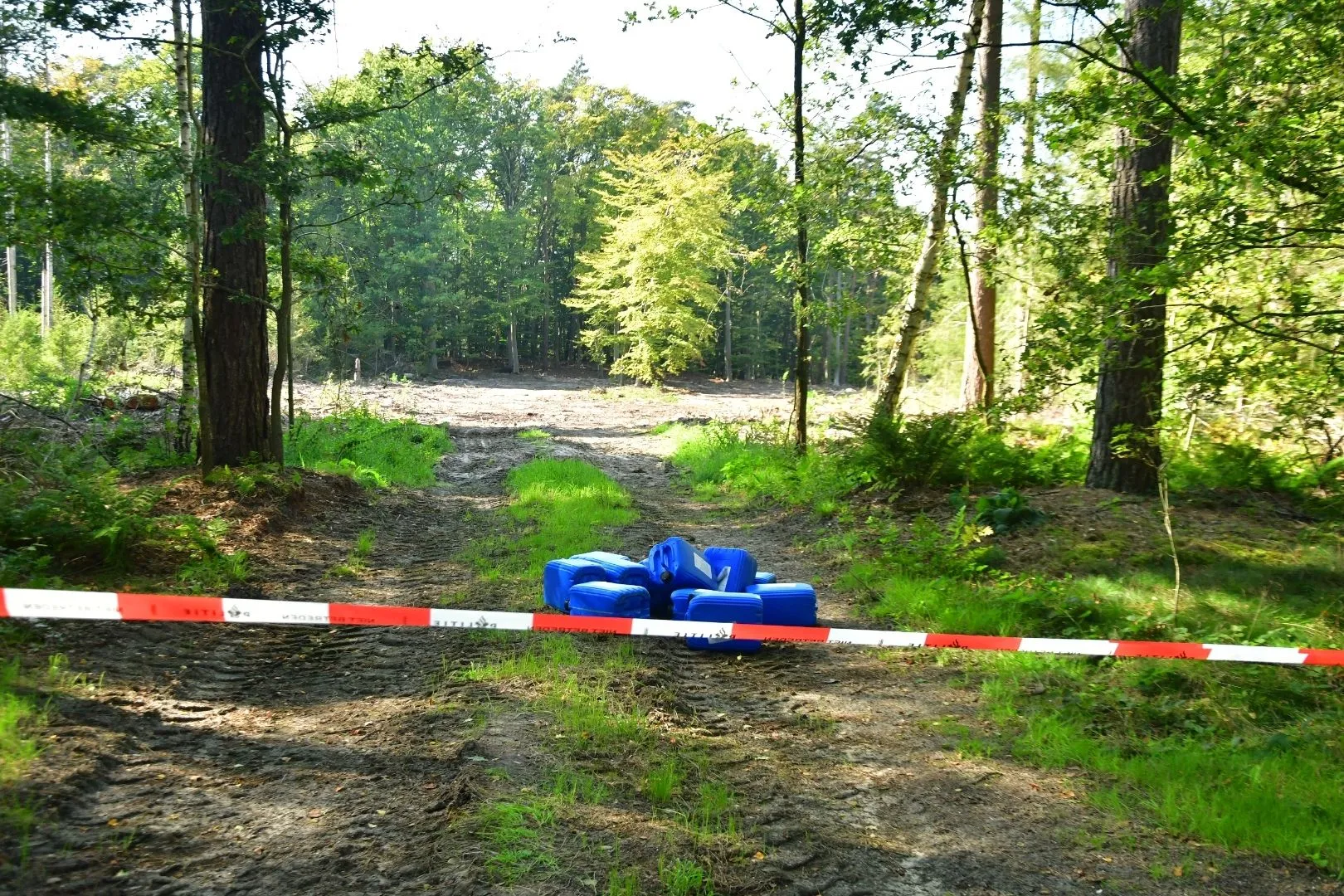 Gedumpte vaten in Arcen