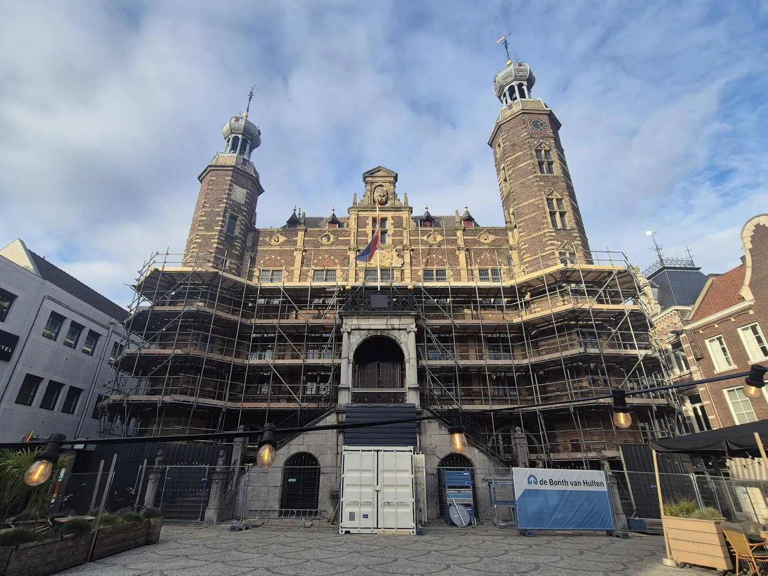 20260317 Stadhuis in steigers 2