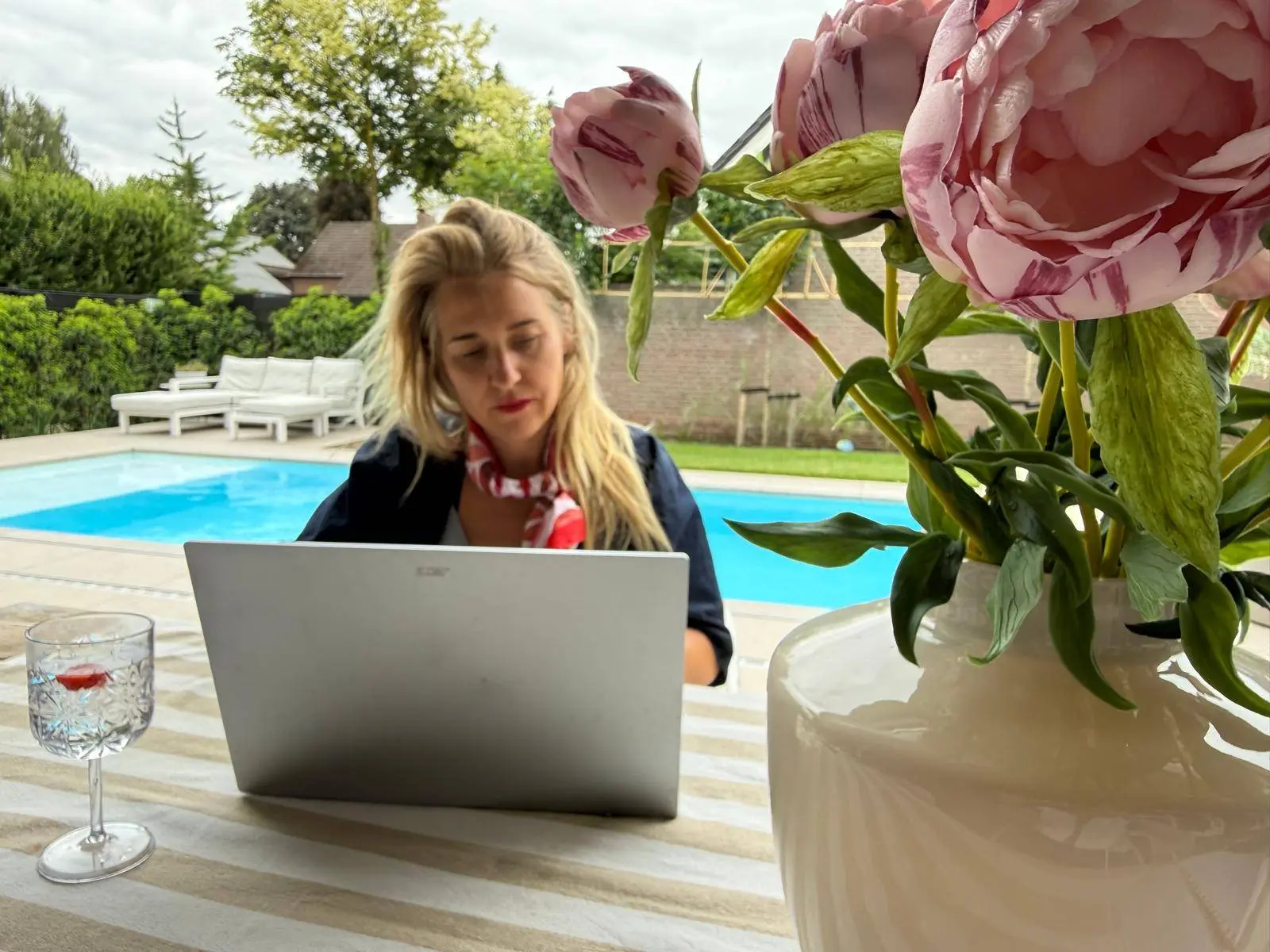 FOTO MINKE LAPTOP