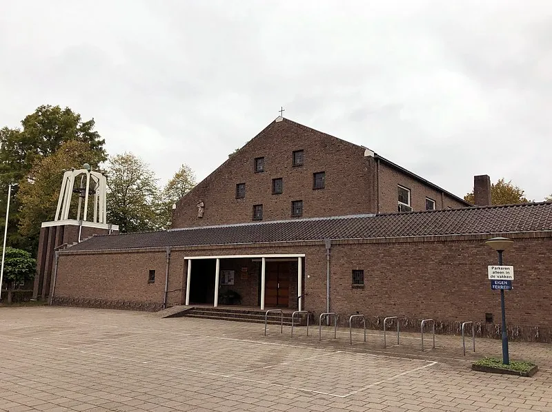 800px maria virgo reginakerk hay kranen wikimedia