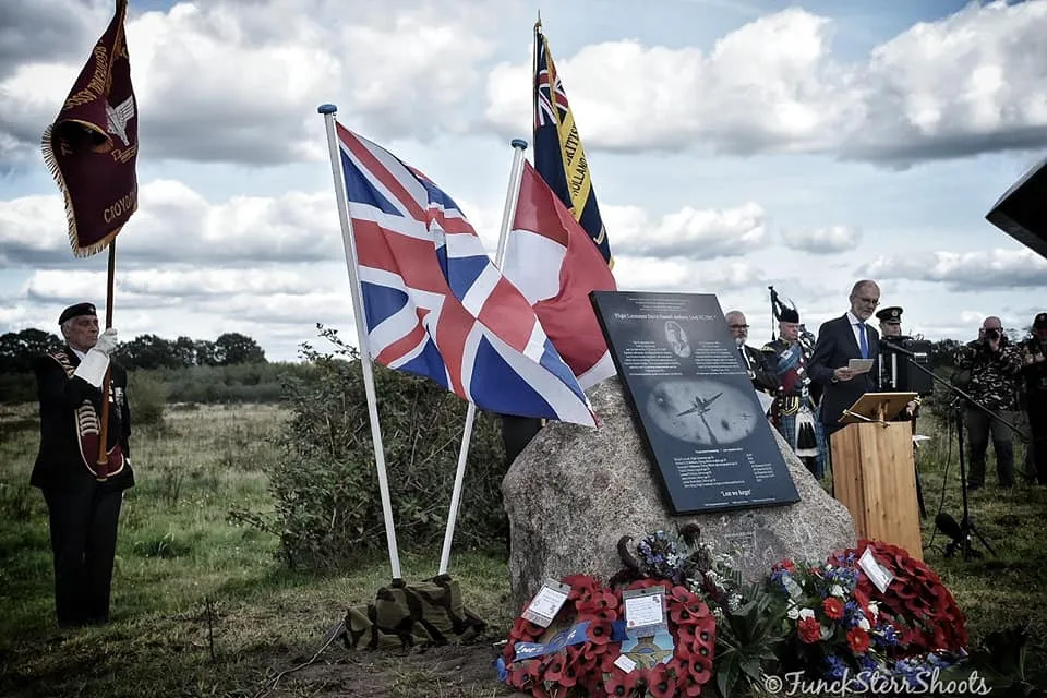 Onthulling monument RAF piloot David Lord VC Reijerskamp Wolfheze