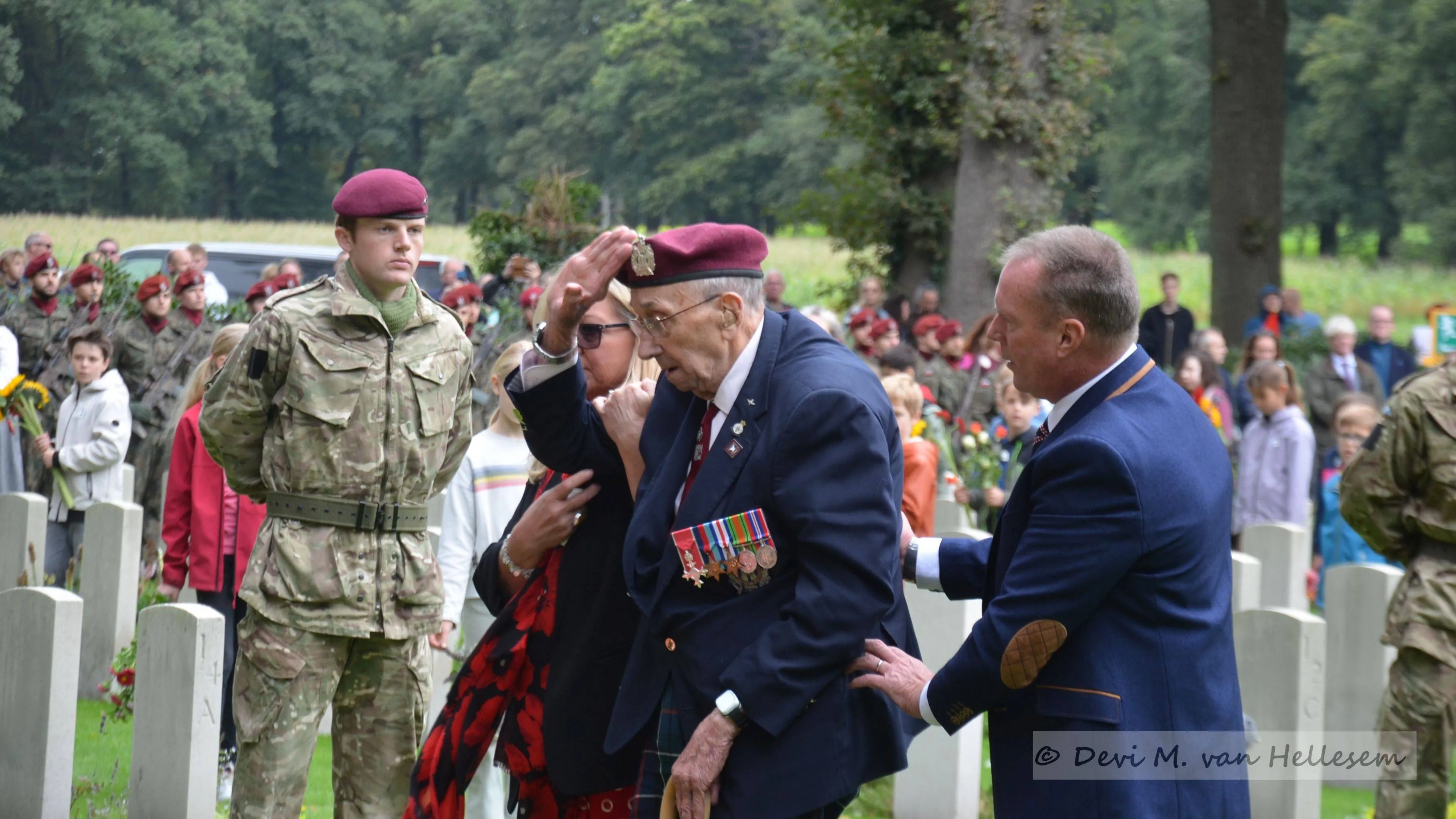 21-09-25 Airborne Begraafplaats top