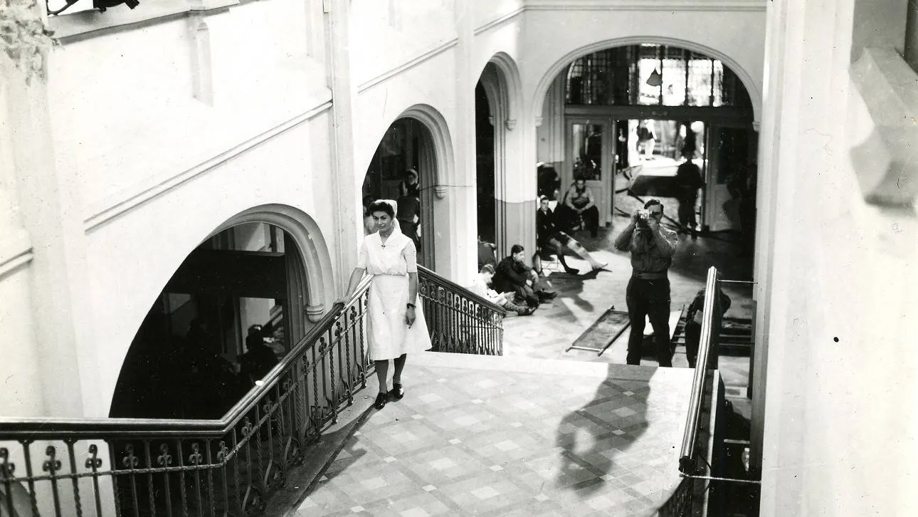 Theirs-is-the-Glory-achter-de-schermen-in-het-St.-Elisabeths-Gasthuis