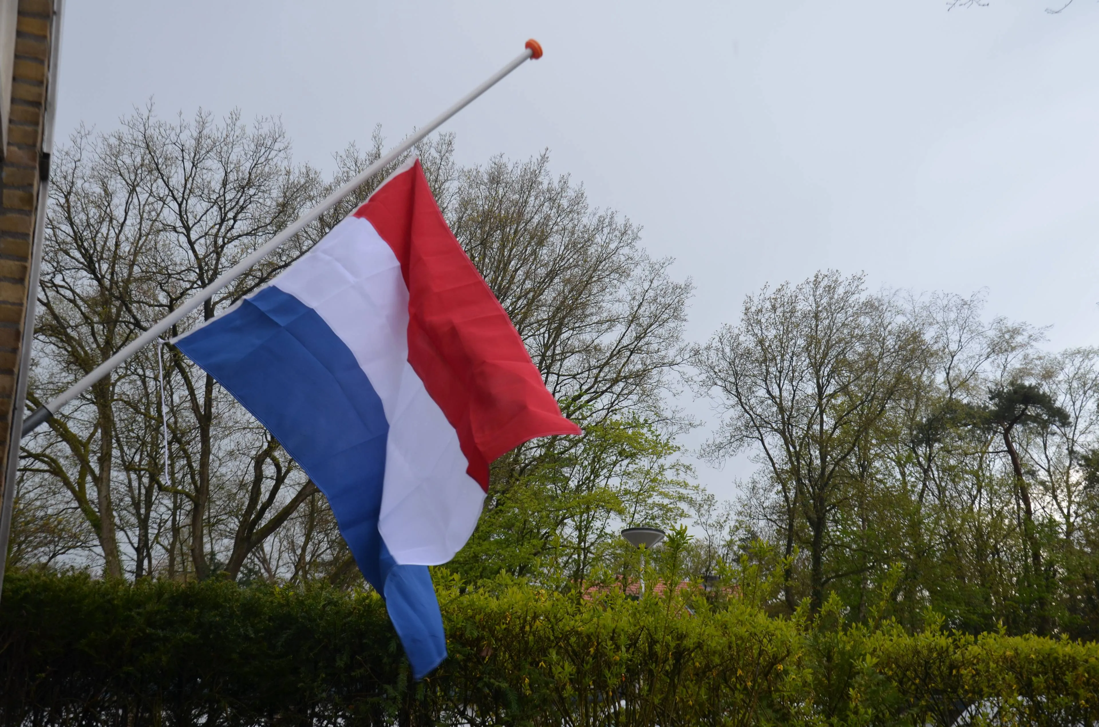 Weeronline: dodenherdenking en Bevrijdingsdag zijn fris en droog