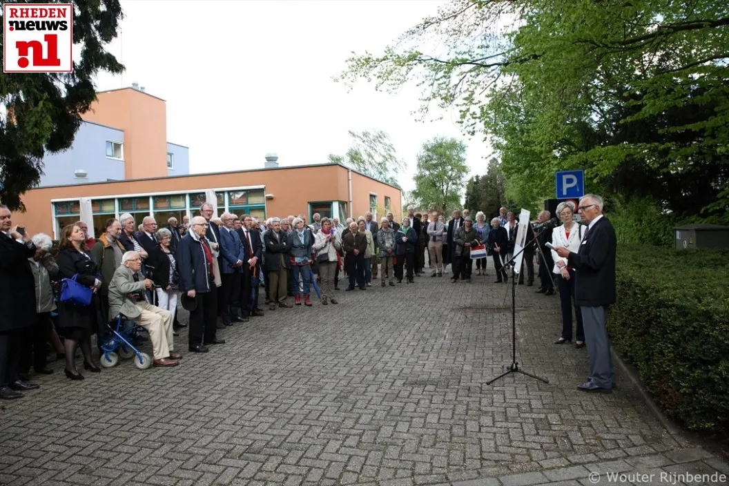 2015 05 05 onthulling plantagiepad 001