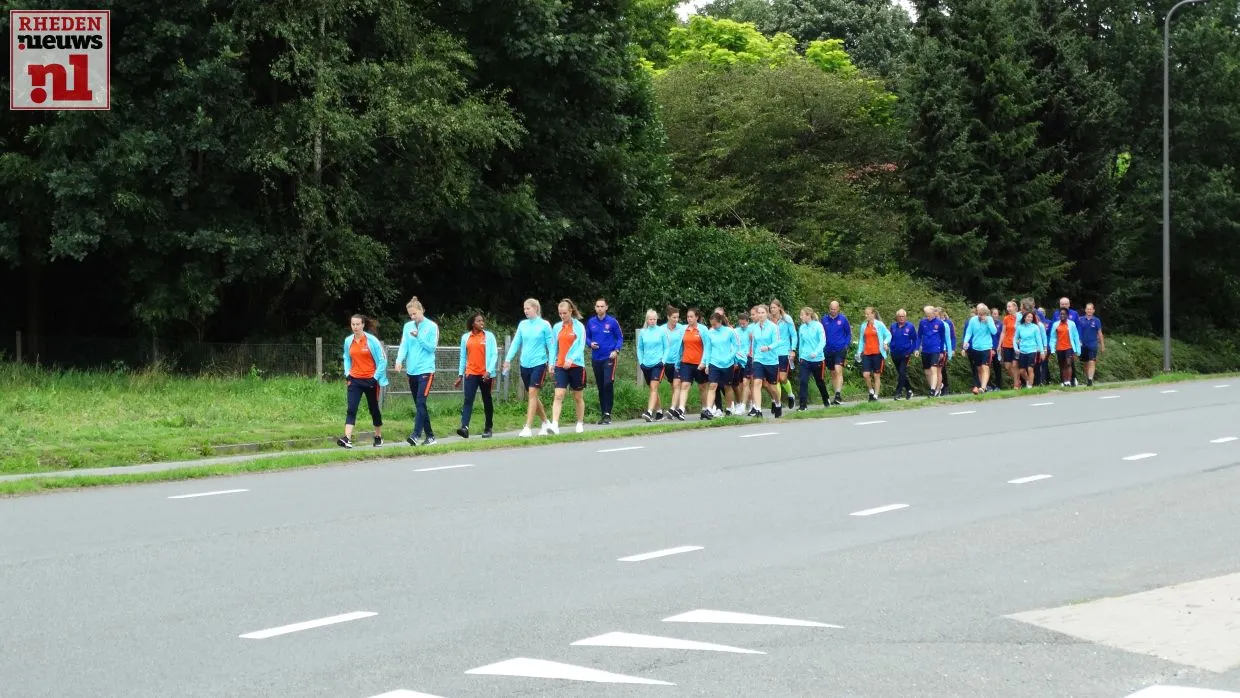 2017 07 29 nederlandse voetbaldames wandeling rheden 005