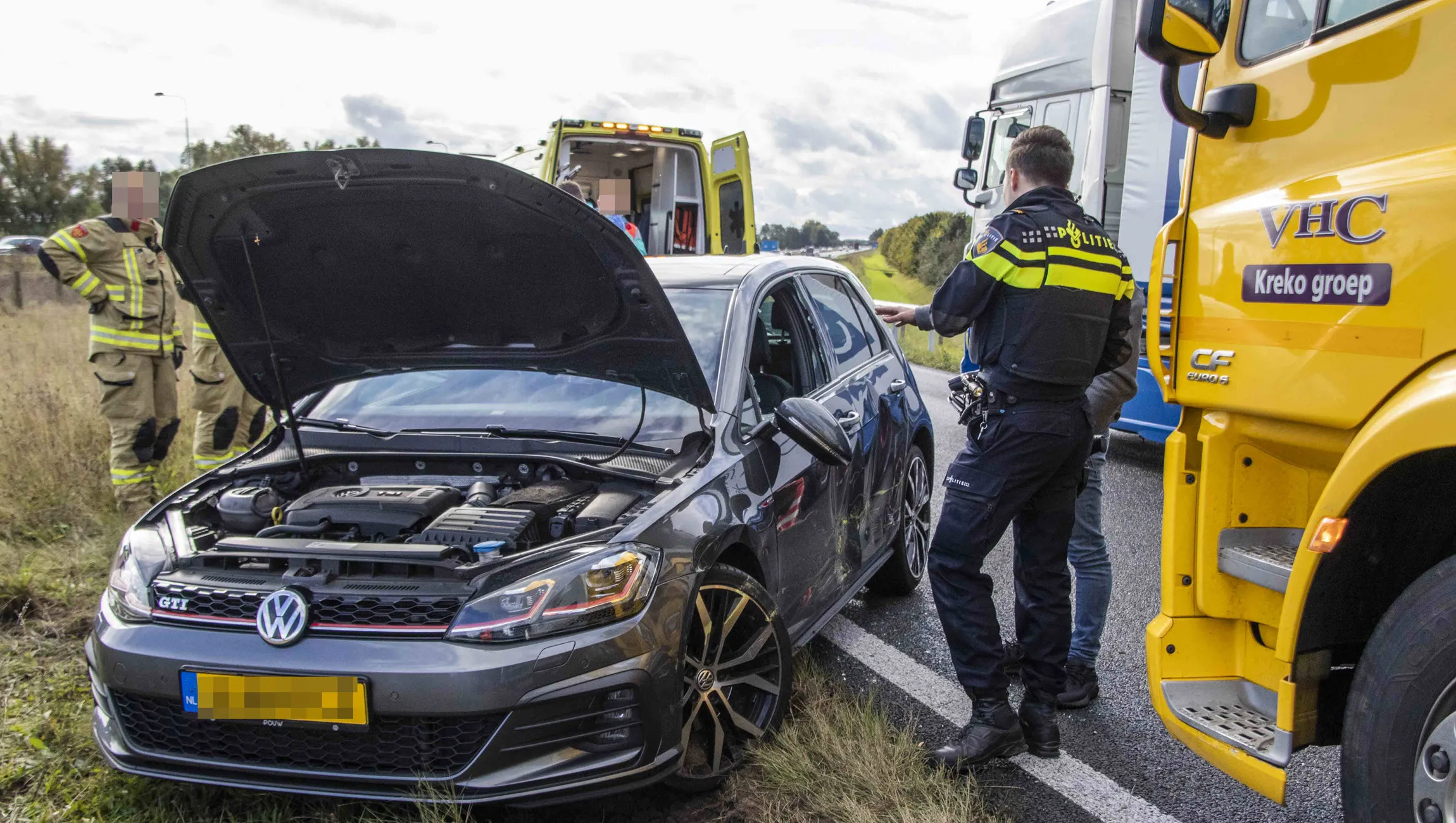 2021 10 12 een gewonde bij ongeval vrachtwagen en personenauto ellecom dennis van bemmel persbureau heitink 0