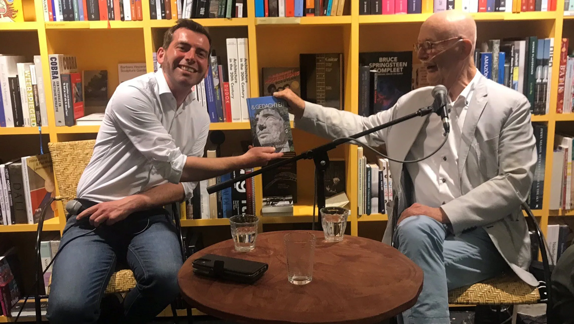 boekpresentatie fokko bakker met wethhouder paul hofman boekhandel jansen de feijter