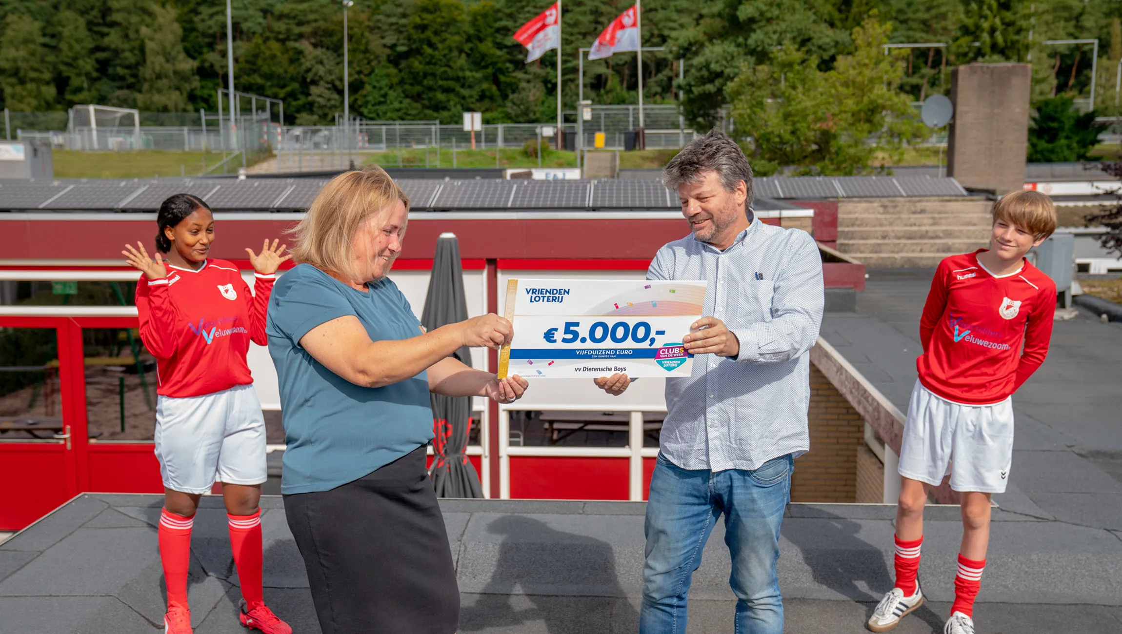 dierensche boys ontvangen e5000 van de vriendenloterij