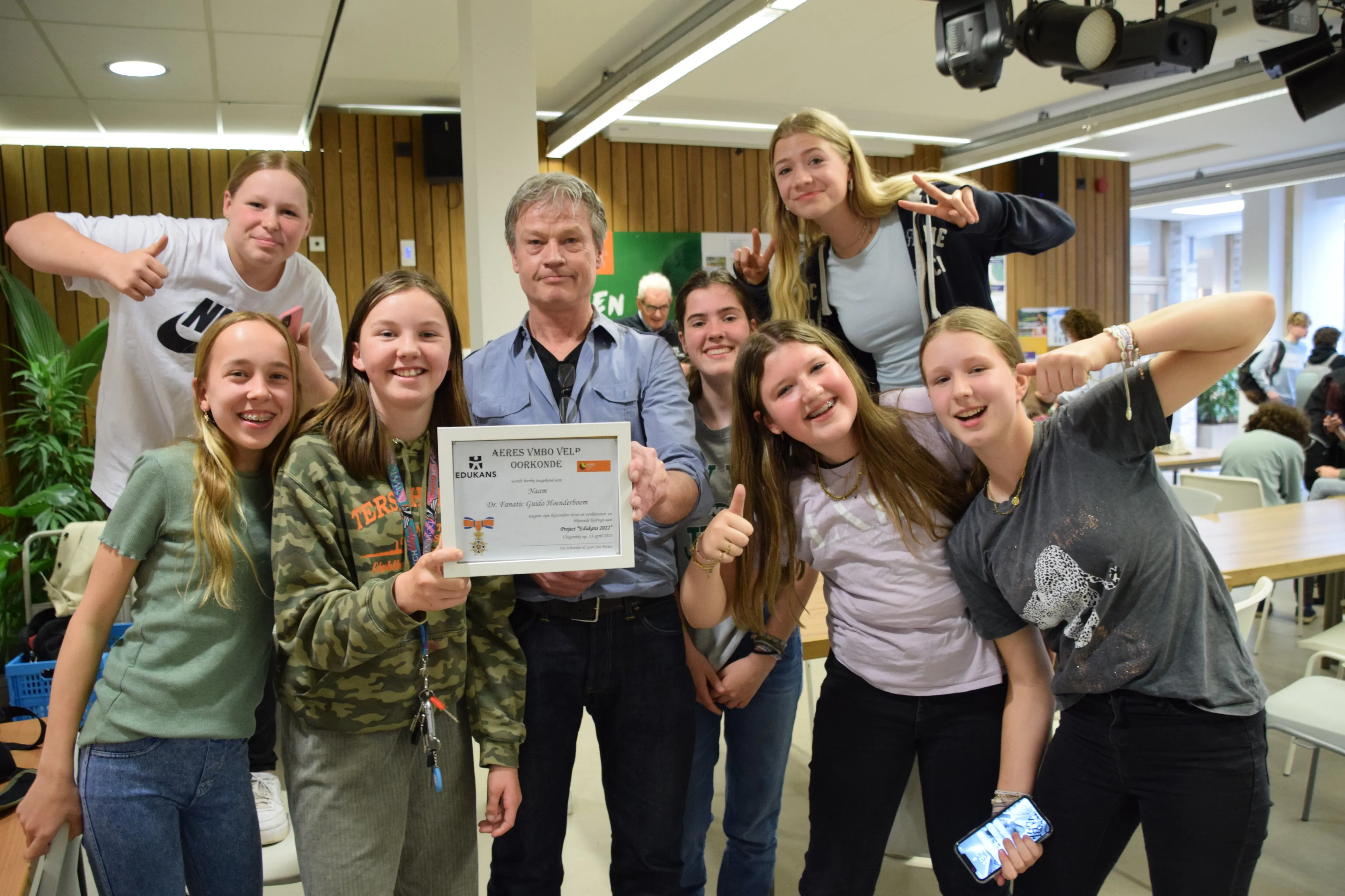 dr fanatic guido hoenderboommet een deel van klas 1a de meest fanatieke mentor voor goede doel edukans fotograaf marjanne eikelboom