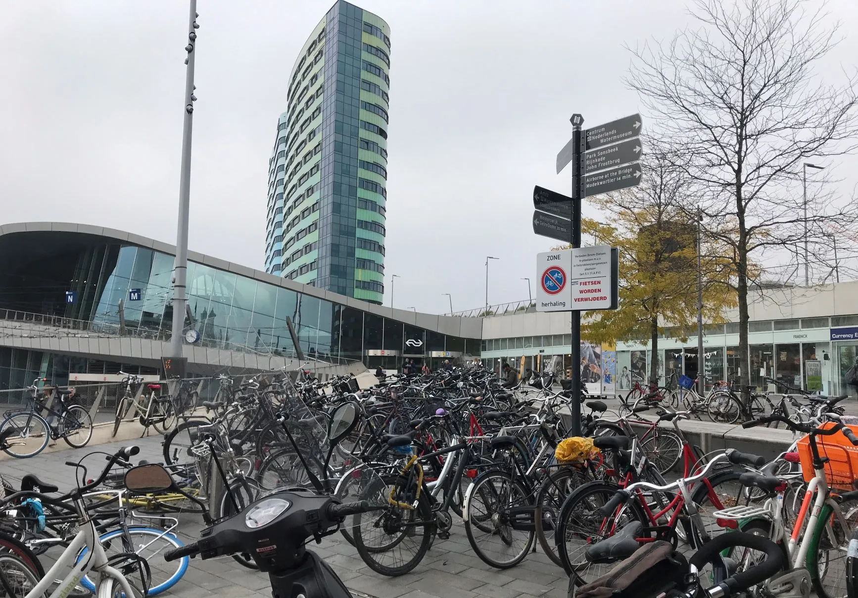 fietsen stationsplein