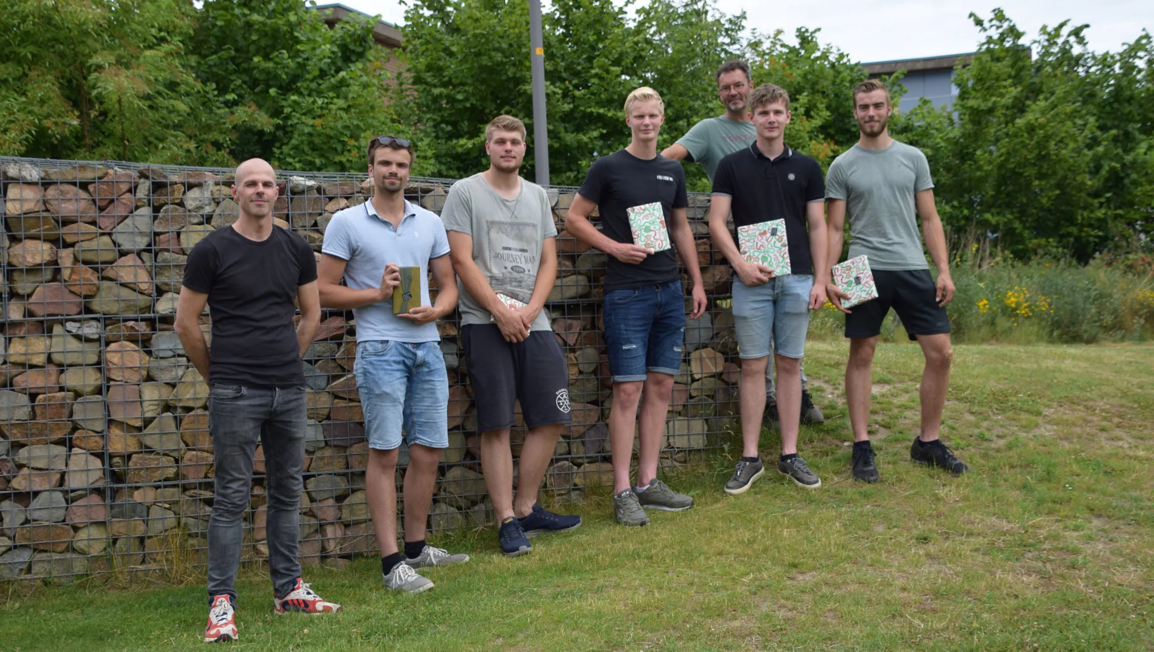 groepsfoto steenbreek 2022 met studenten marjanne eikelboom