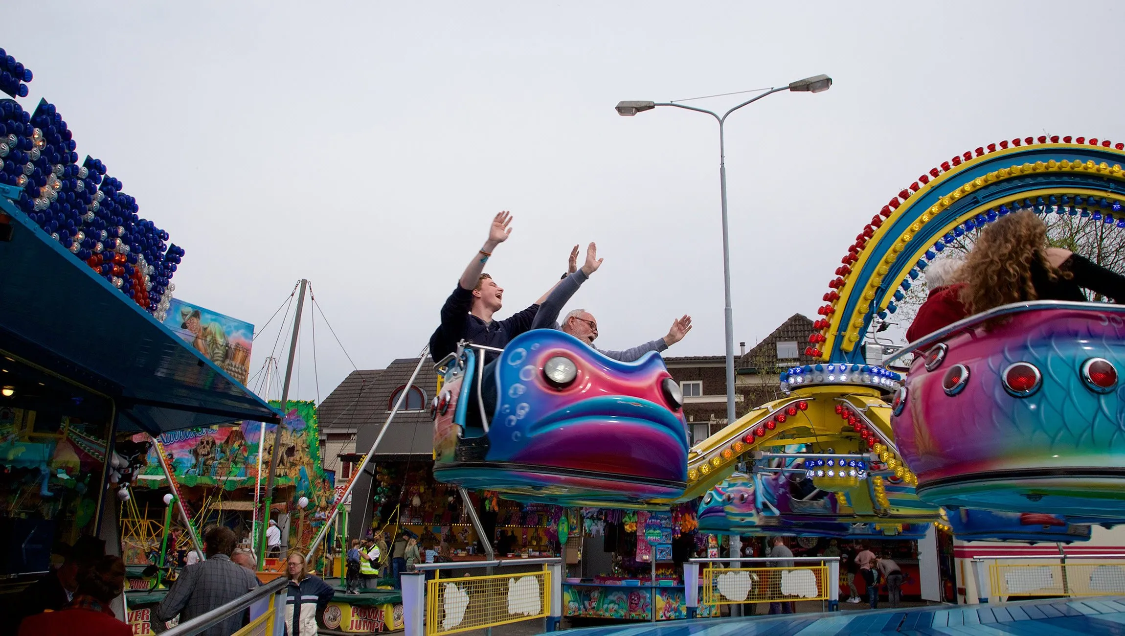 juichend draaien op de kermis in velp fotoclub velp 1