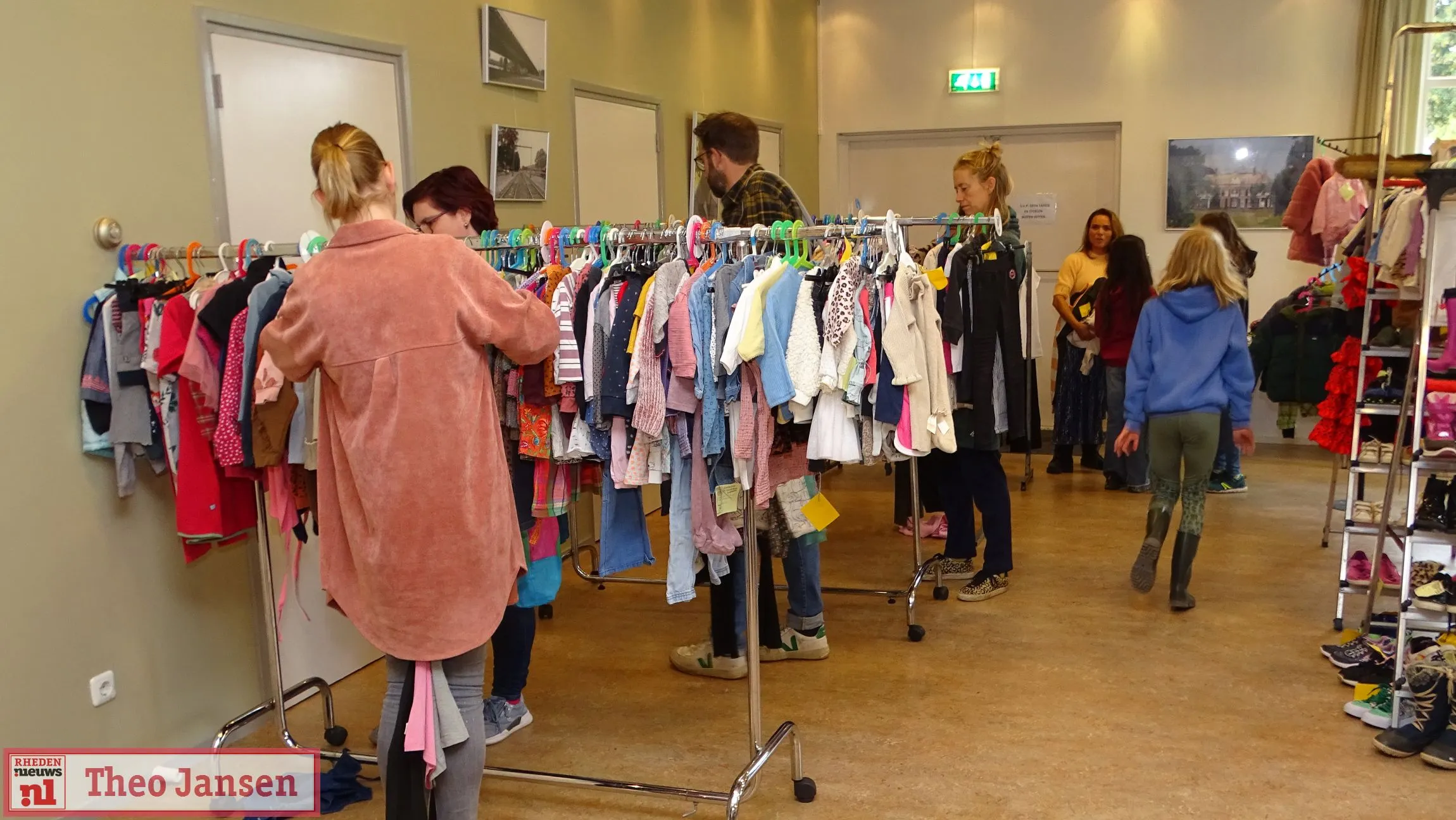 kinderkledingbeurs in de steeg met najaars en winterkleding 2023 1