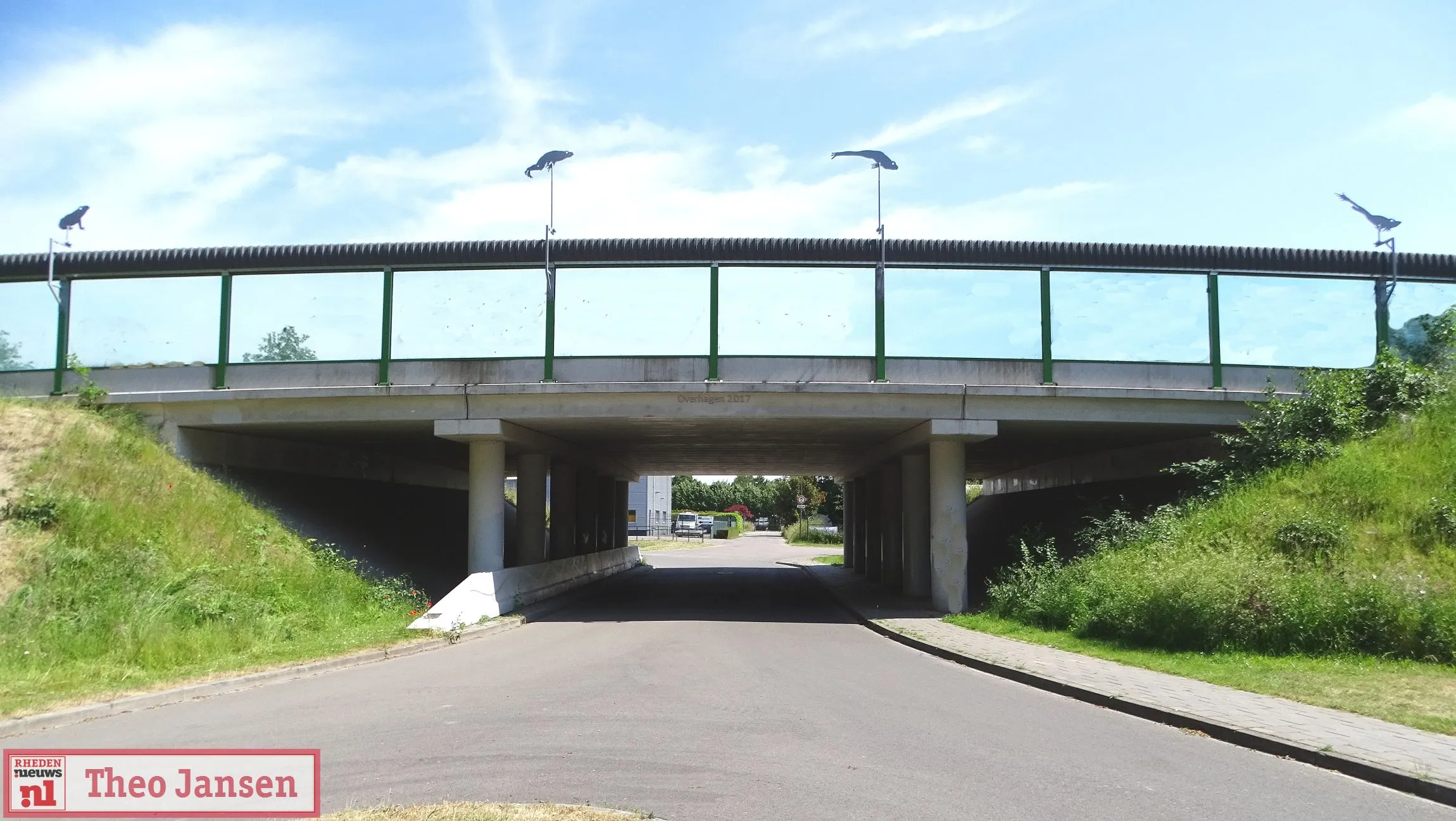 kunstwerk kikkersprong is teruggeplaatst op het viaduct van de a348 bij de rietganssingel in velp 06 06 2023 1