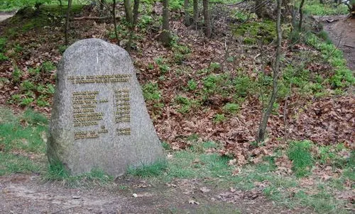 monument emmapiramide