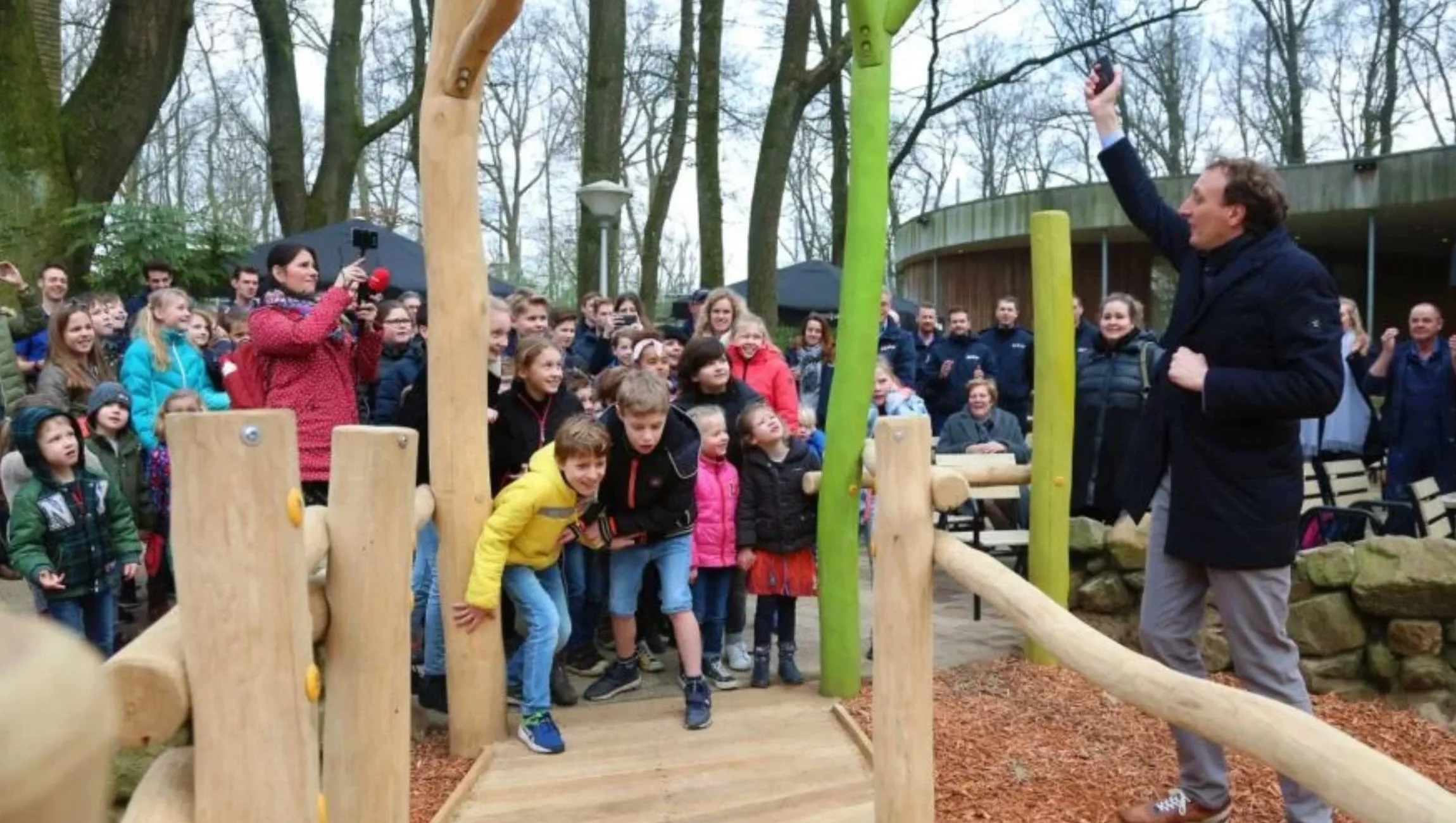 nieuwe buitenspeeltuin burgers zoo