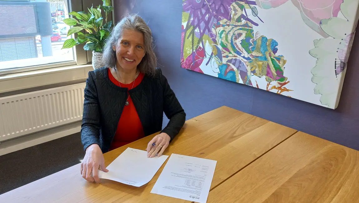 ondertekening nvvk door wethouder gea hofstede