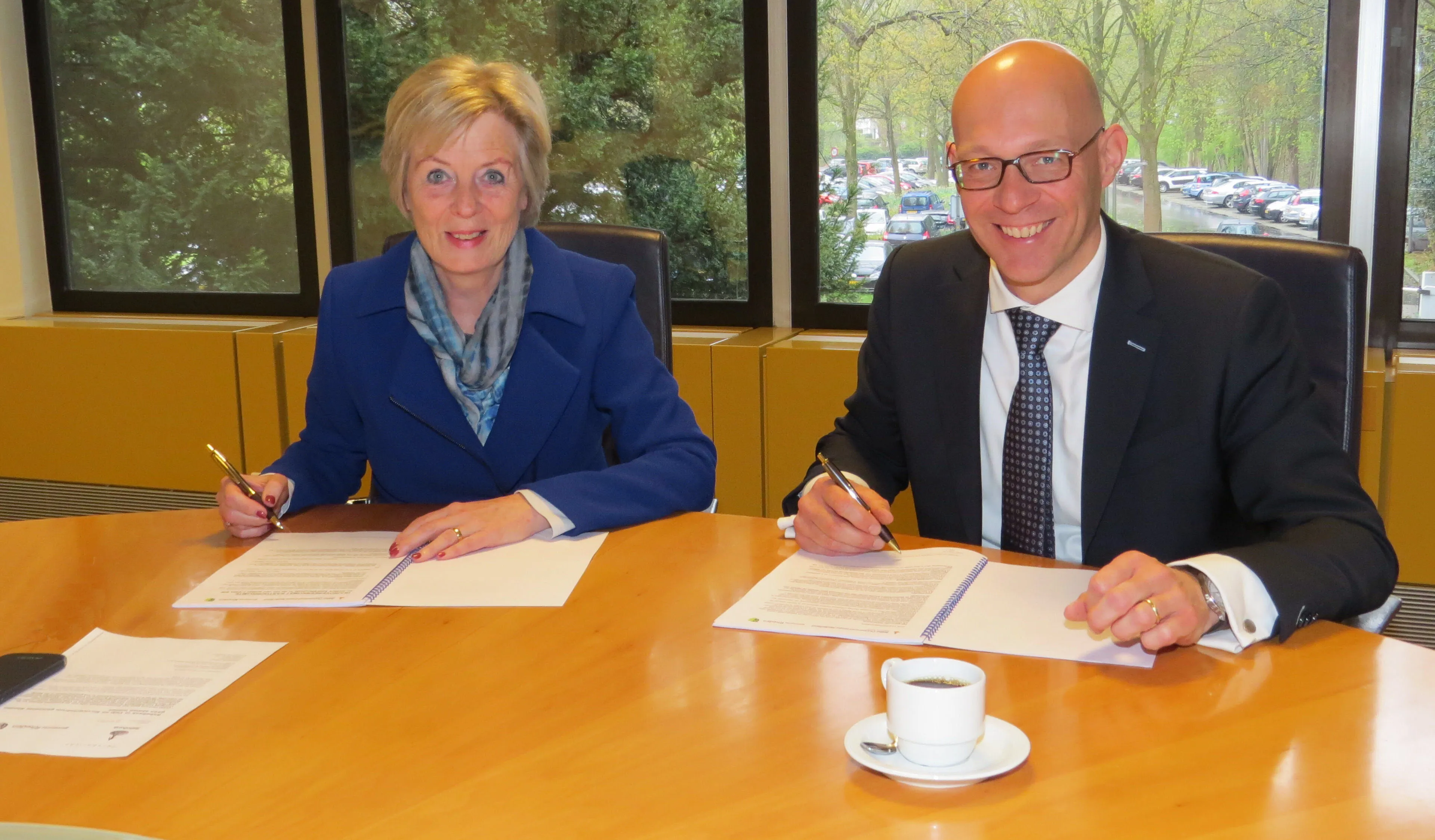 ondertekening rabobank gemeente rheden gemeentelijk servicecentrum velp
