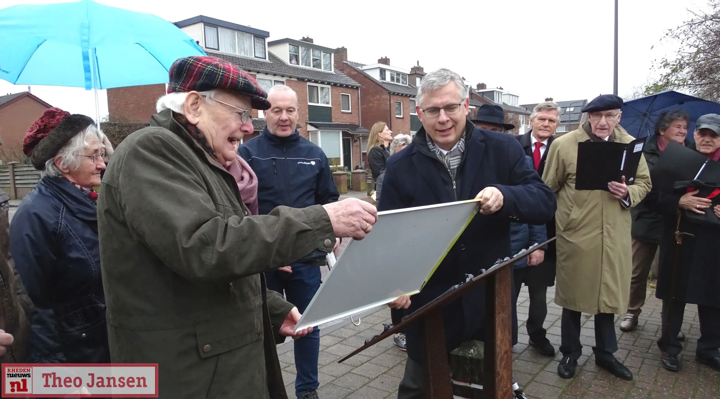 onthulling informatiebord steenbakkersverleden rheden 13 12 2019 00