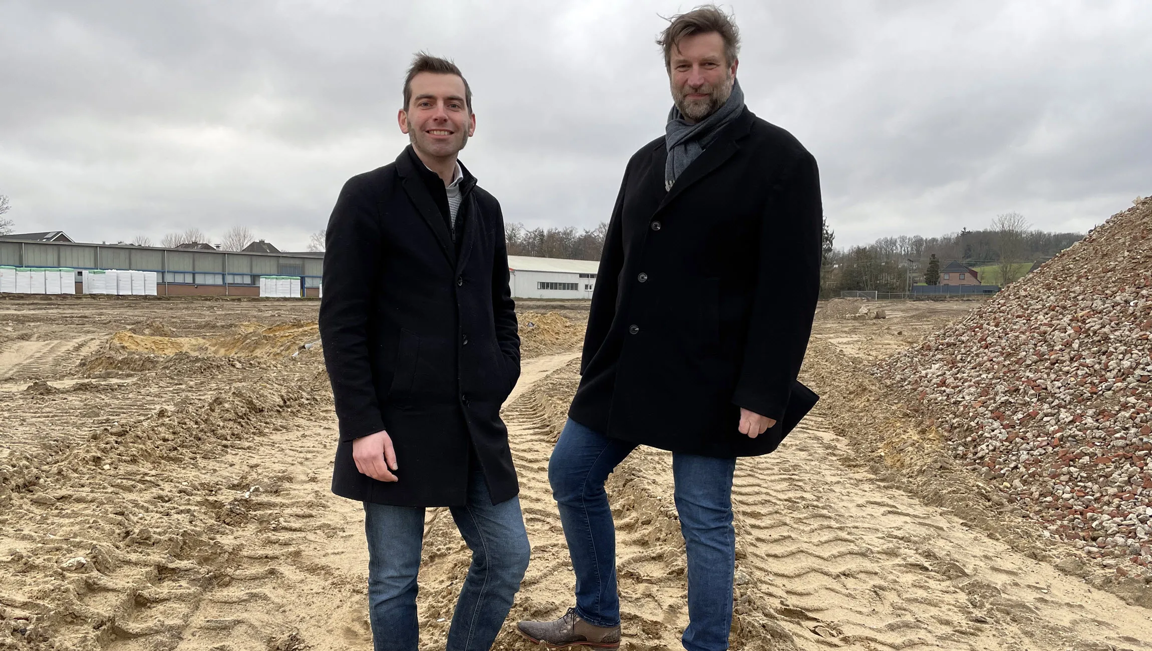 paul hofman en ronald ter hoeven op terrein gs staalwerken rheden