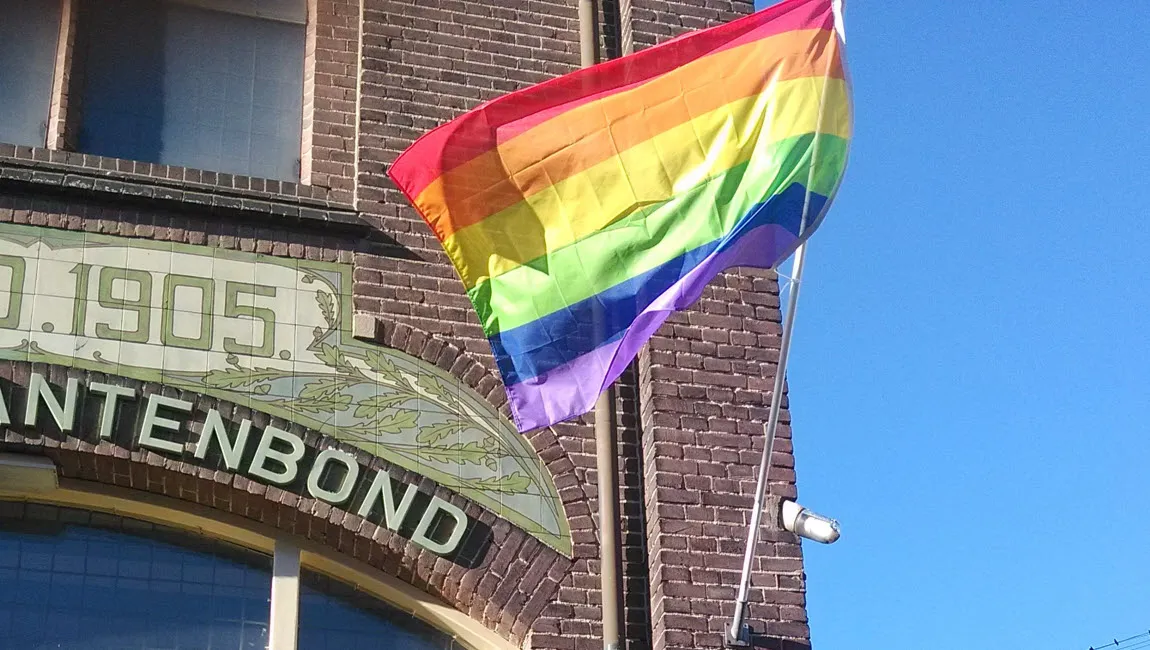 regenboogvlag vrijzinnigen kerk1