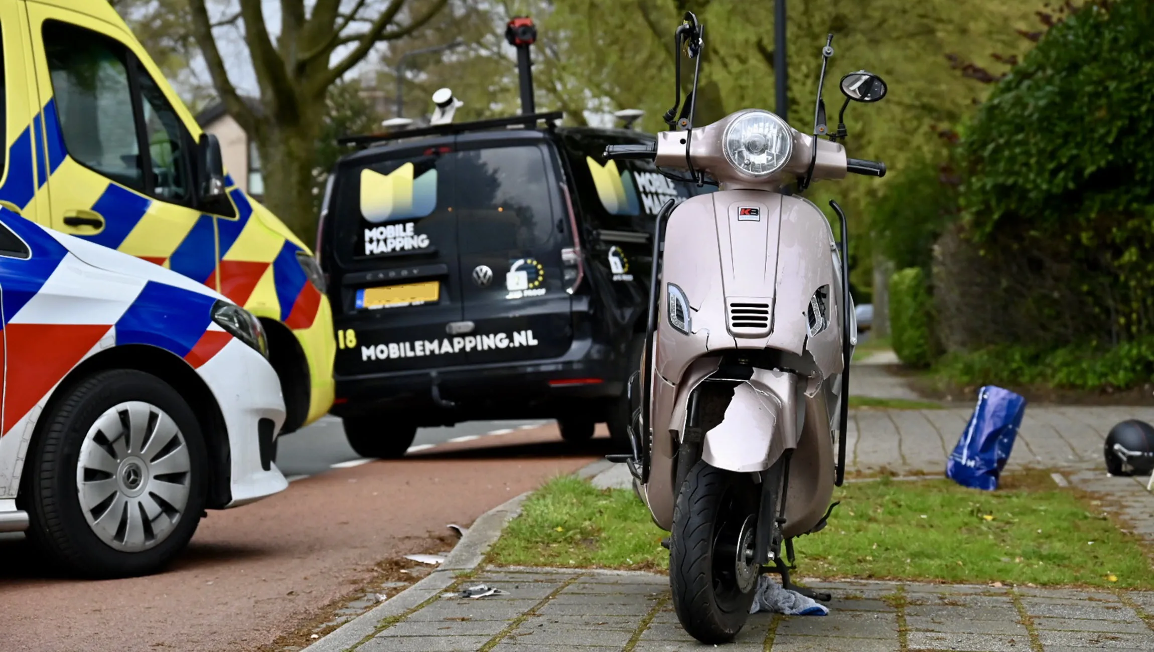 scooter botst aan achterop camerawagen persbureau heitink