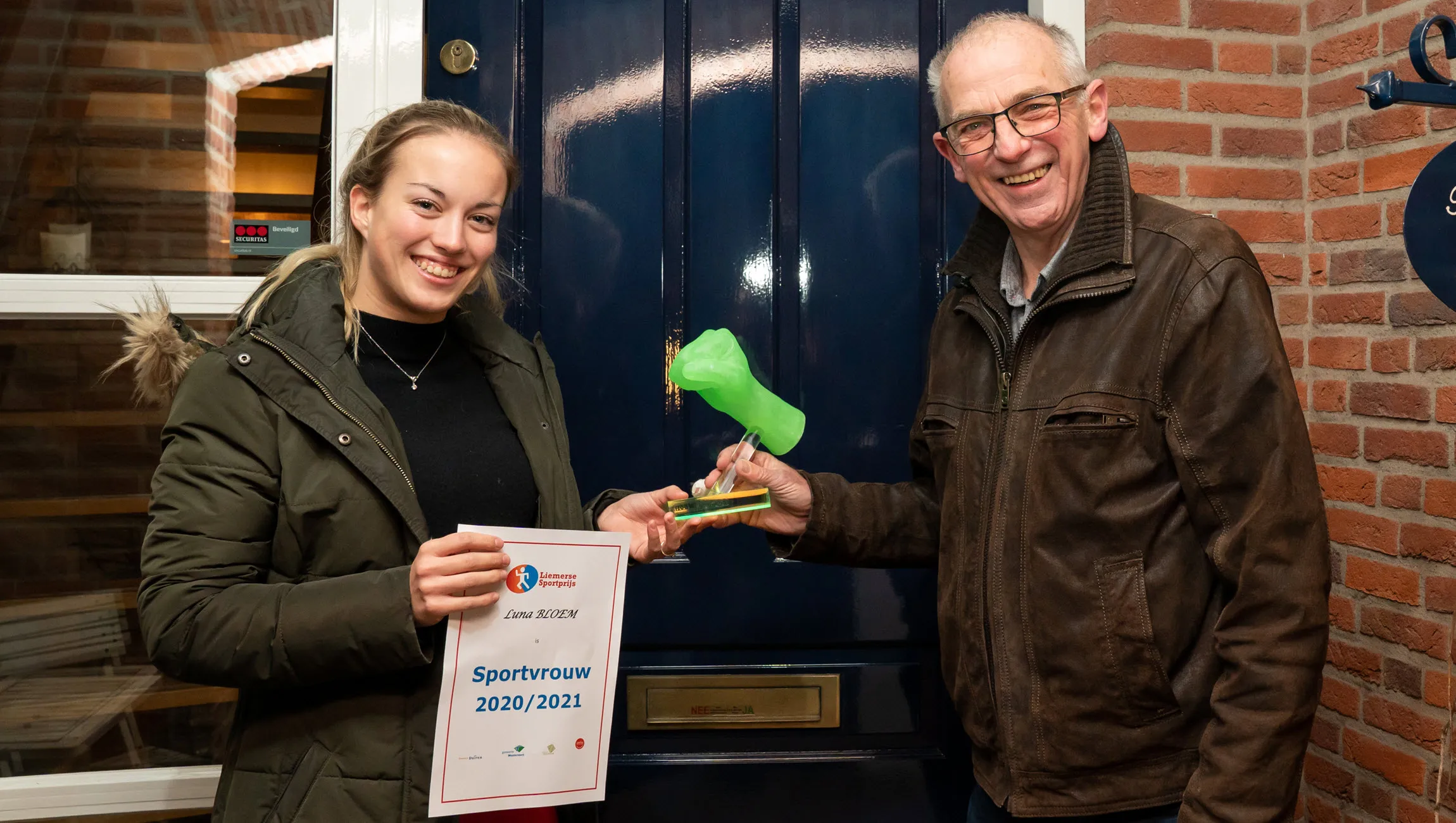 trots sportvrouw 2020 2021 luna bloem en voorzitter van de liemerse sportprijs peter karreman rene nijhuis