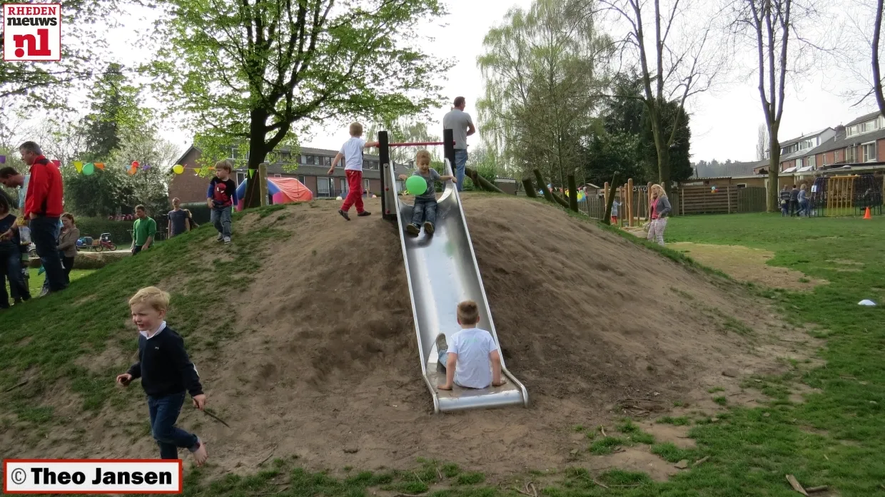 w1roa3ofk0boy8enuijhei8ig 2014 04 05 rietganssingel opening speeltuin 036