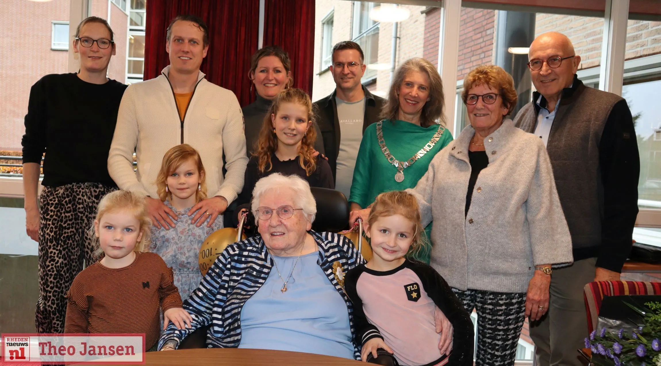 100 jarige mevrouw thier van zwieten uit velp in het zonnetje gezet 25 11 2024 5