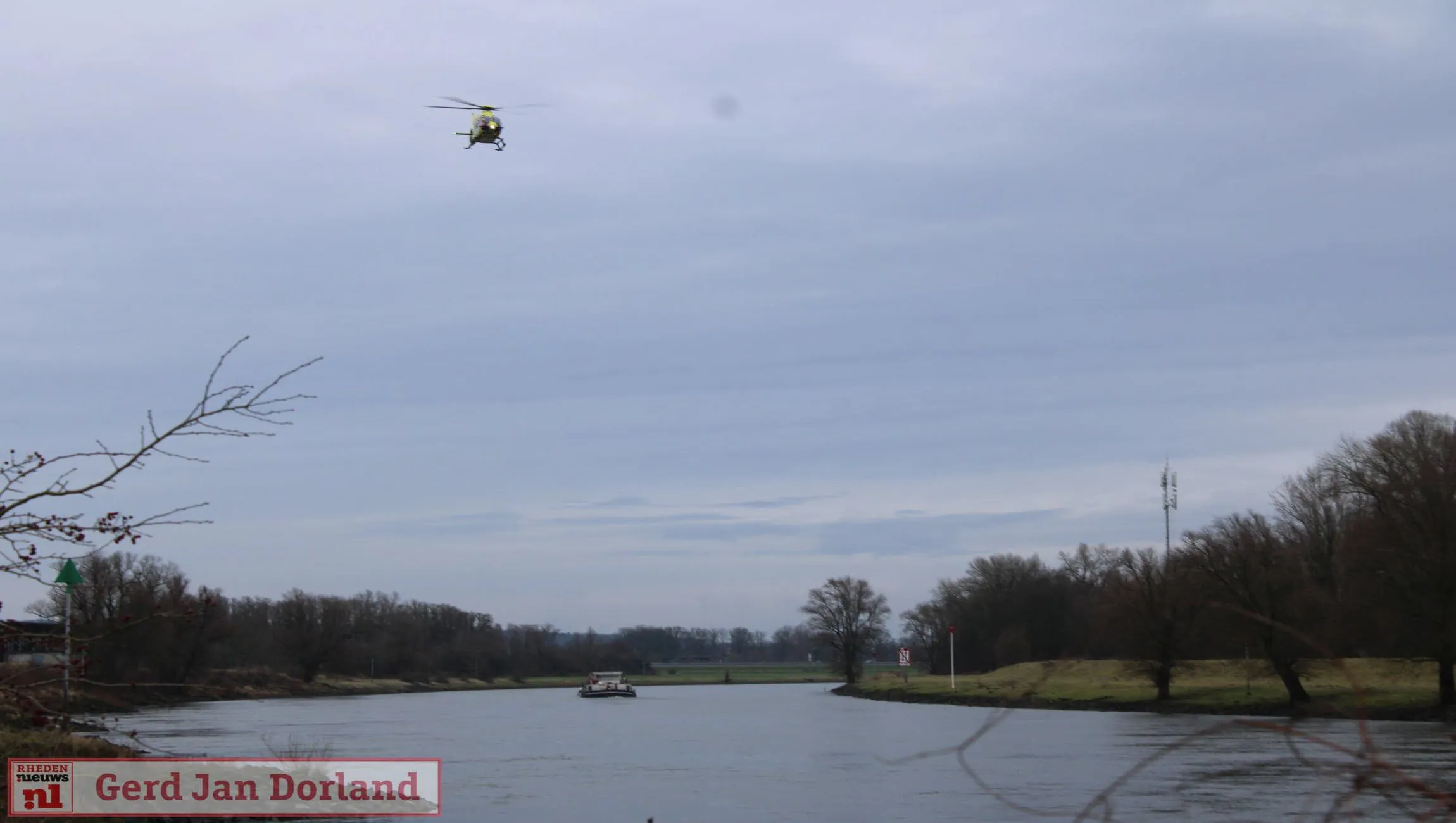 hulpdiensten rukken uit naar lathumse veerweg na melding van mogelijke persoon te water 21 12 2024 1