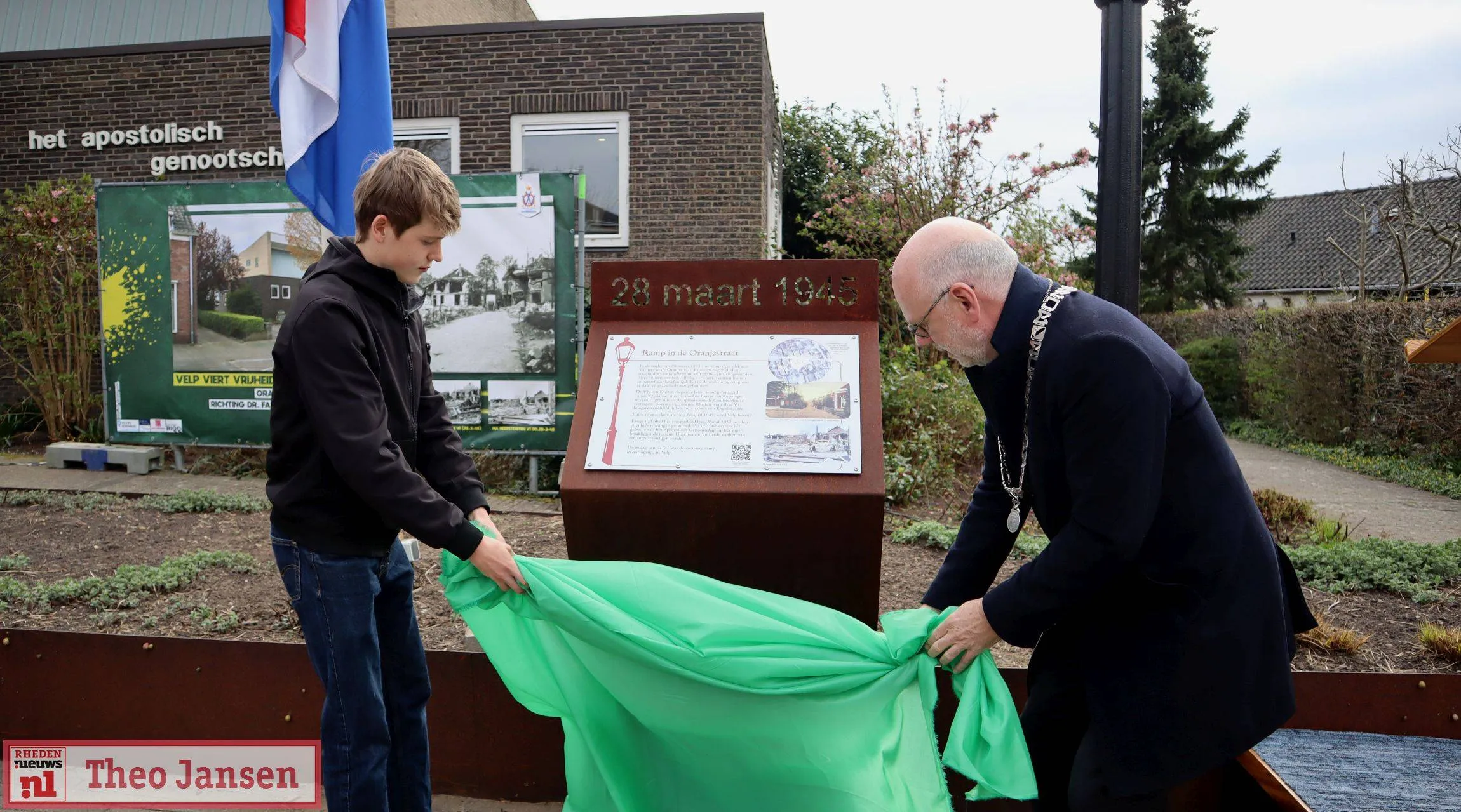 ingetogen onthulling van herinneringsmonument oranjestraat velp 28 03 2025 1