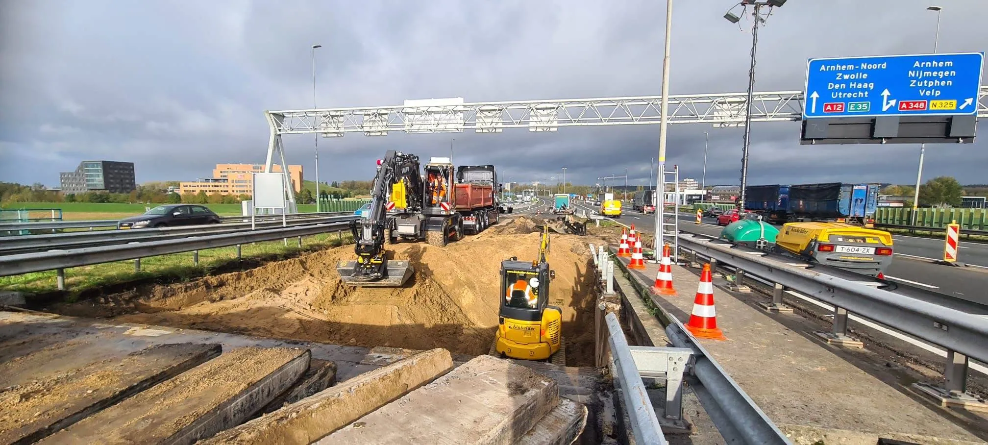 Oorzaak sinkhole op A12 bij knooppunt Velperbroek bekend, tot en met zondag 26 oktober wordt aan oplossing gewerkt