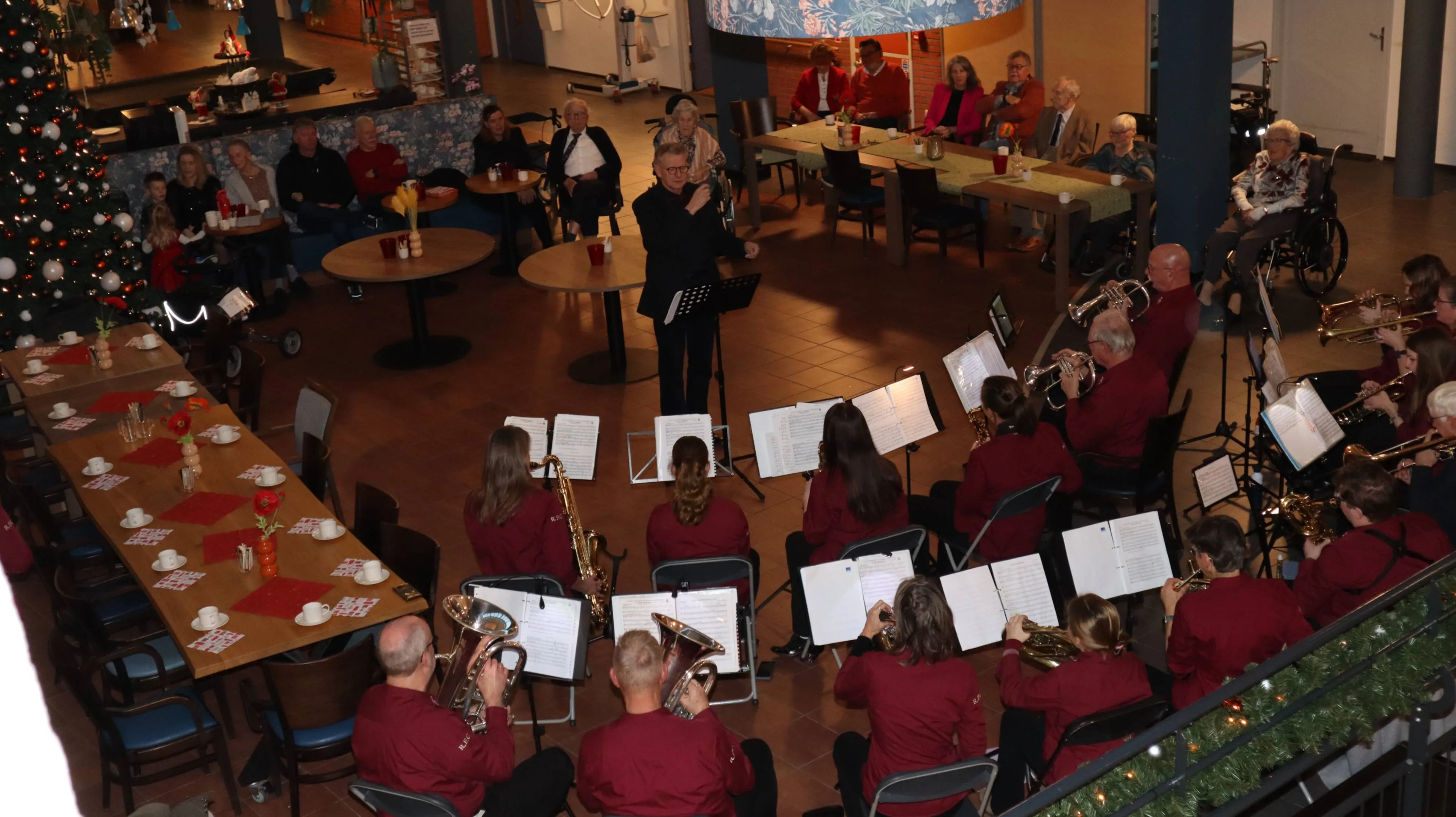 Heel Rhederhof geniet van 62e editie traditioneel Kerstconcert 25-12-2025 (1)