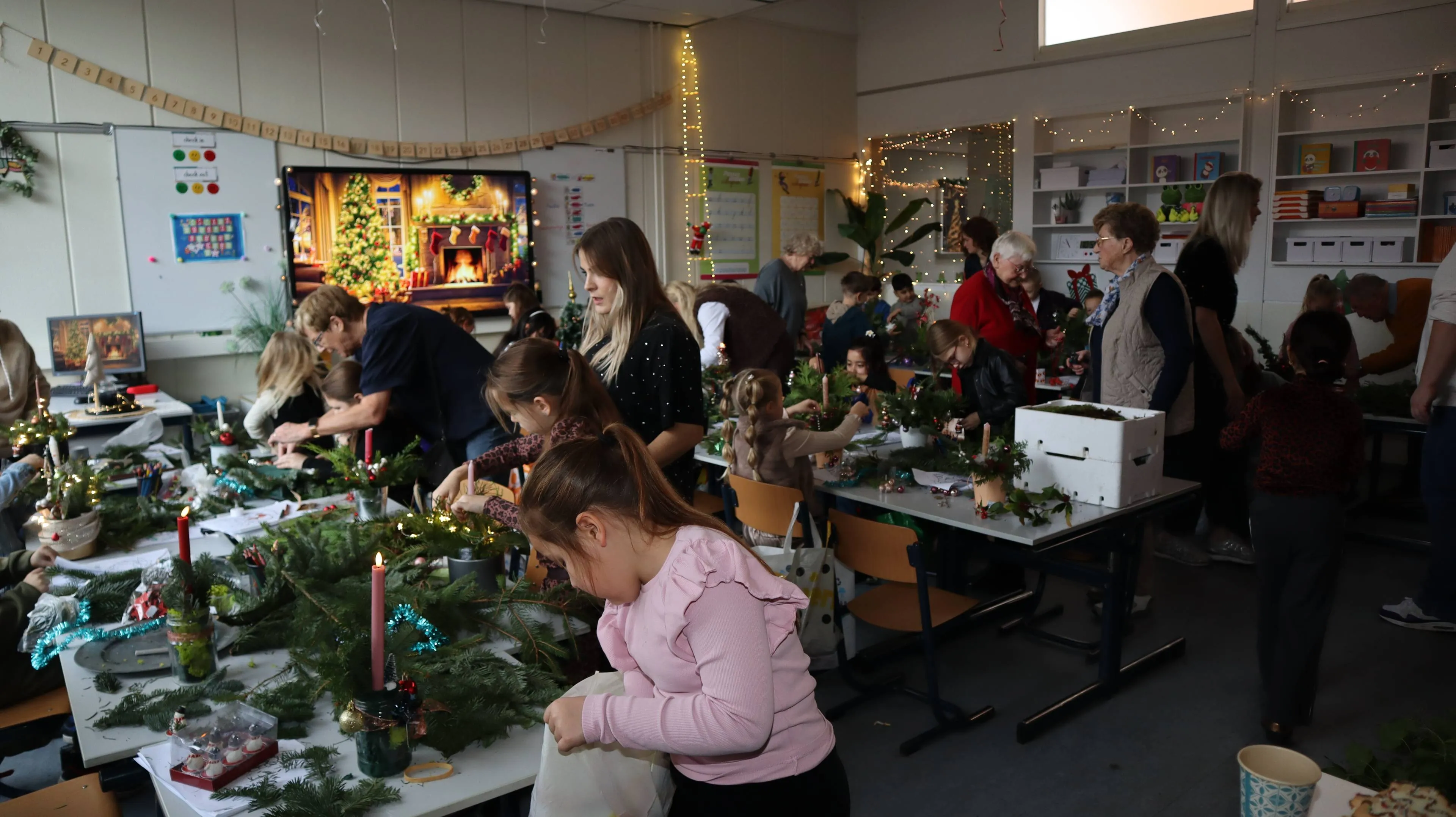 Roncallischool - Ulenpas - Samen kerststukjes maken 2025 (1)
