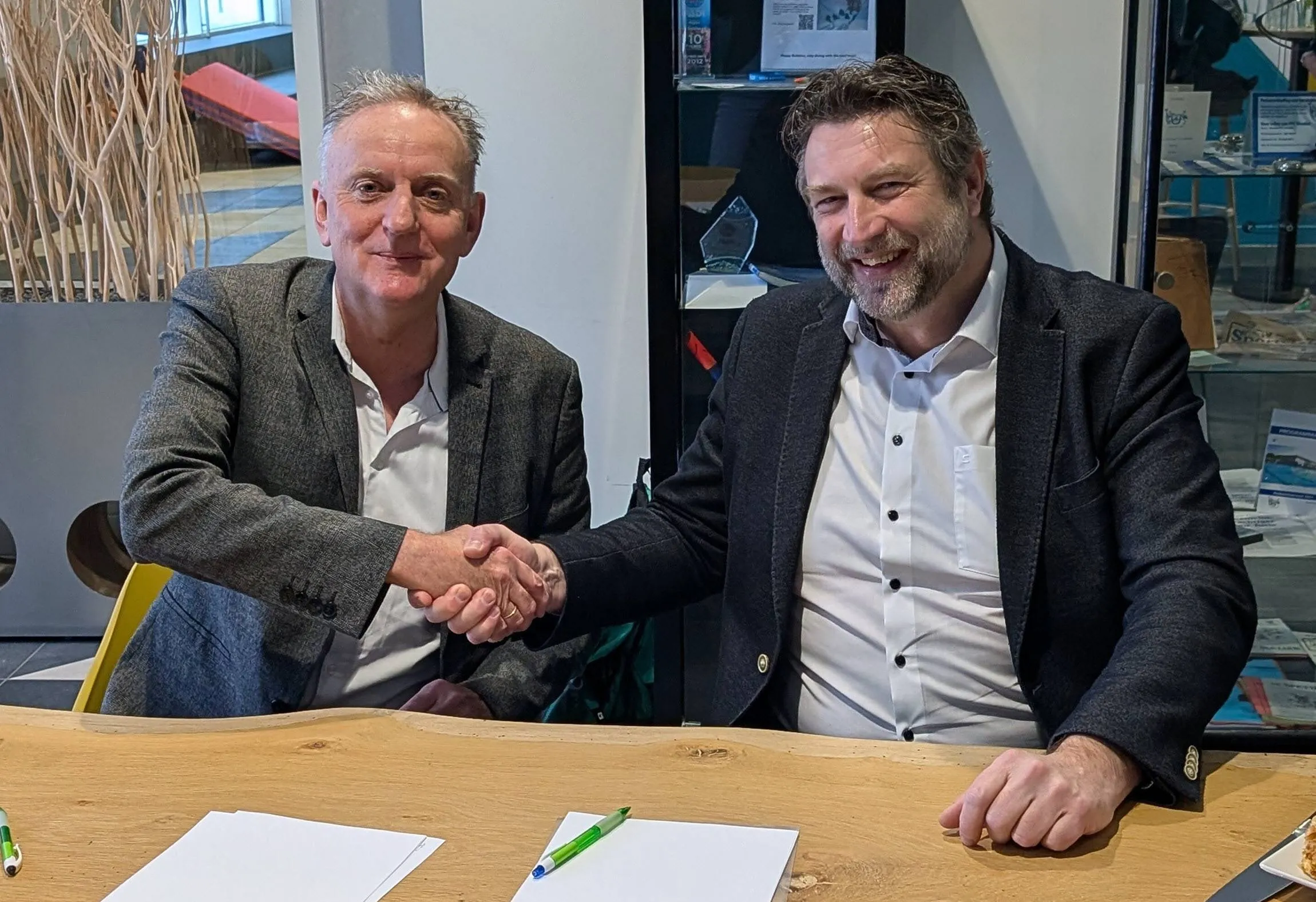 handen schudden gemeente Rheden