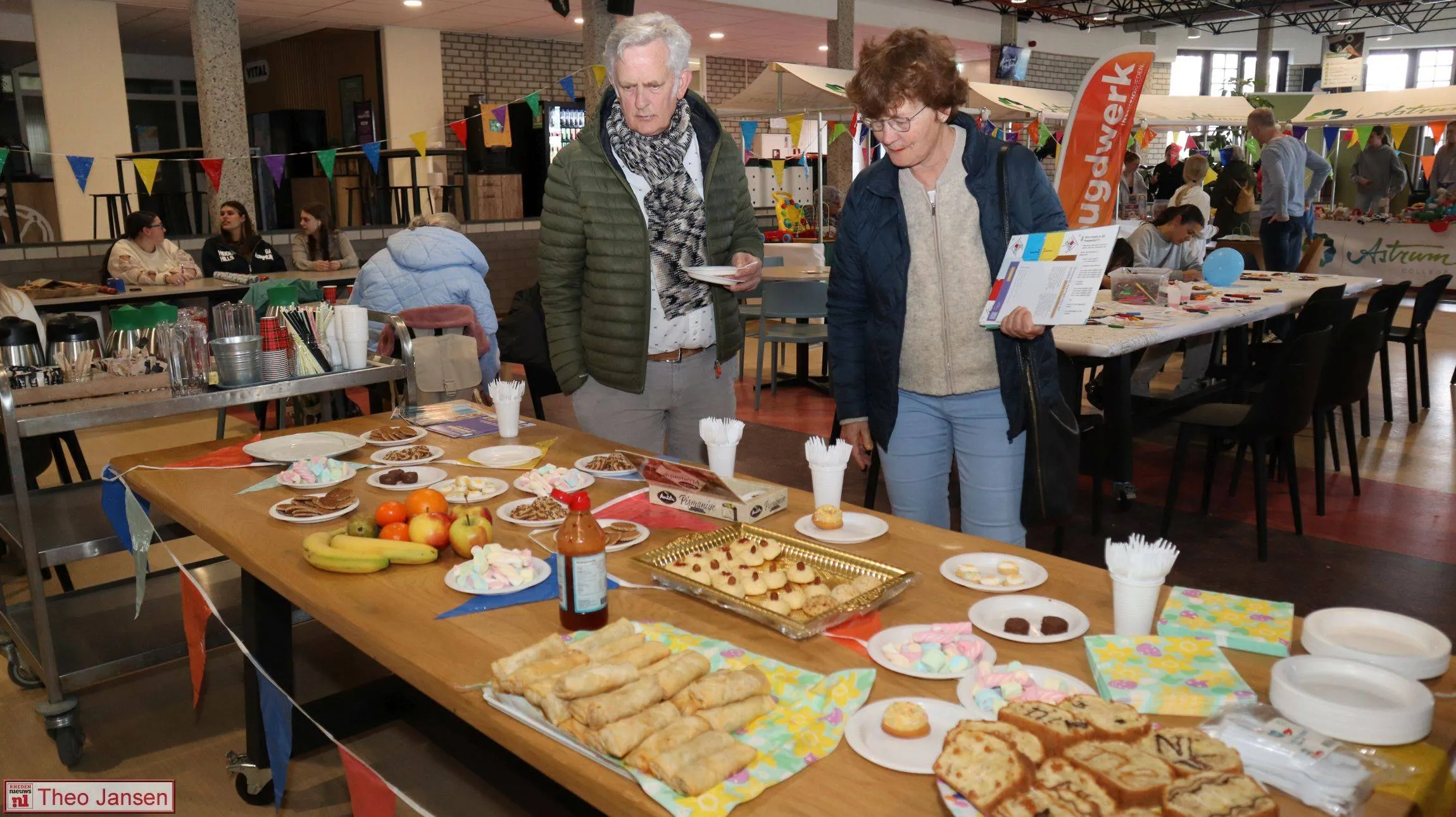 Veel bezoekers op de Wereldse Proeverij en Speelgoedweggeefmarkt Velp 25-03-2026 (10)