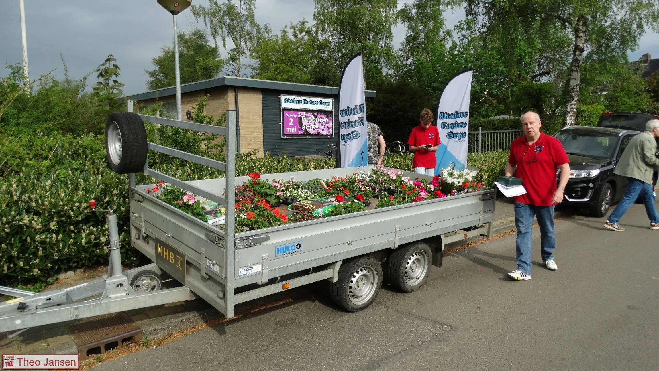 Bloemenactie Rhedens Fanfare Corps zorgt weer voor kleur in Rheden 02-05-2026 (2)