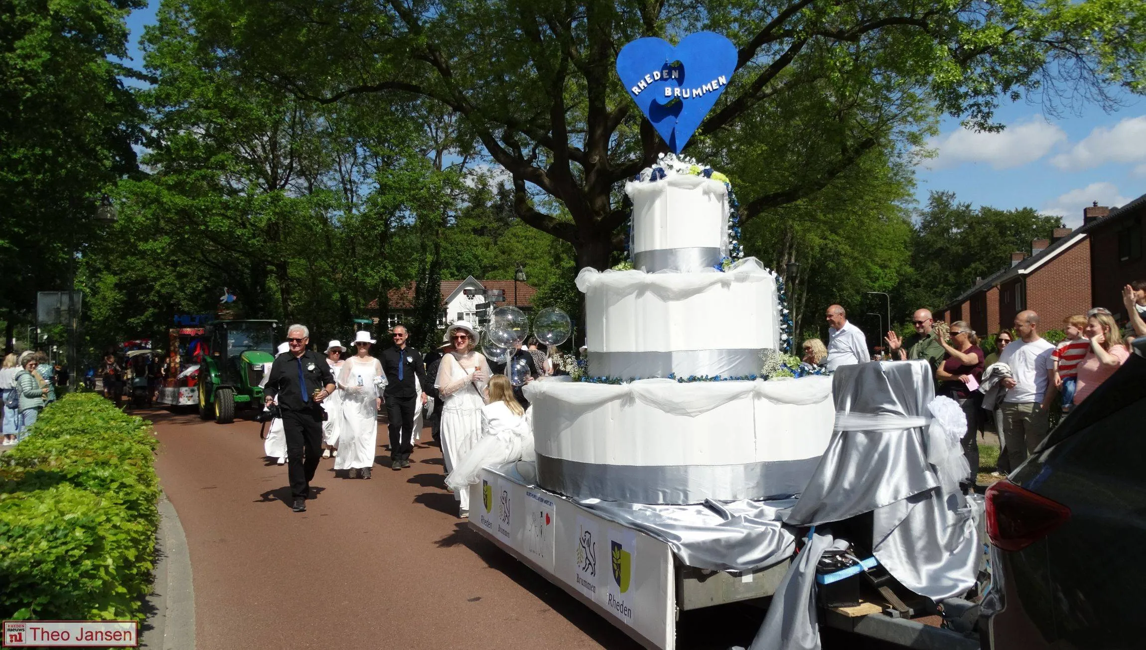 Laag-Soeren viert Oranjefeest met optocht, muziek en veel saamhorigheid 09-05-2026 (19)