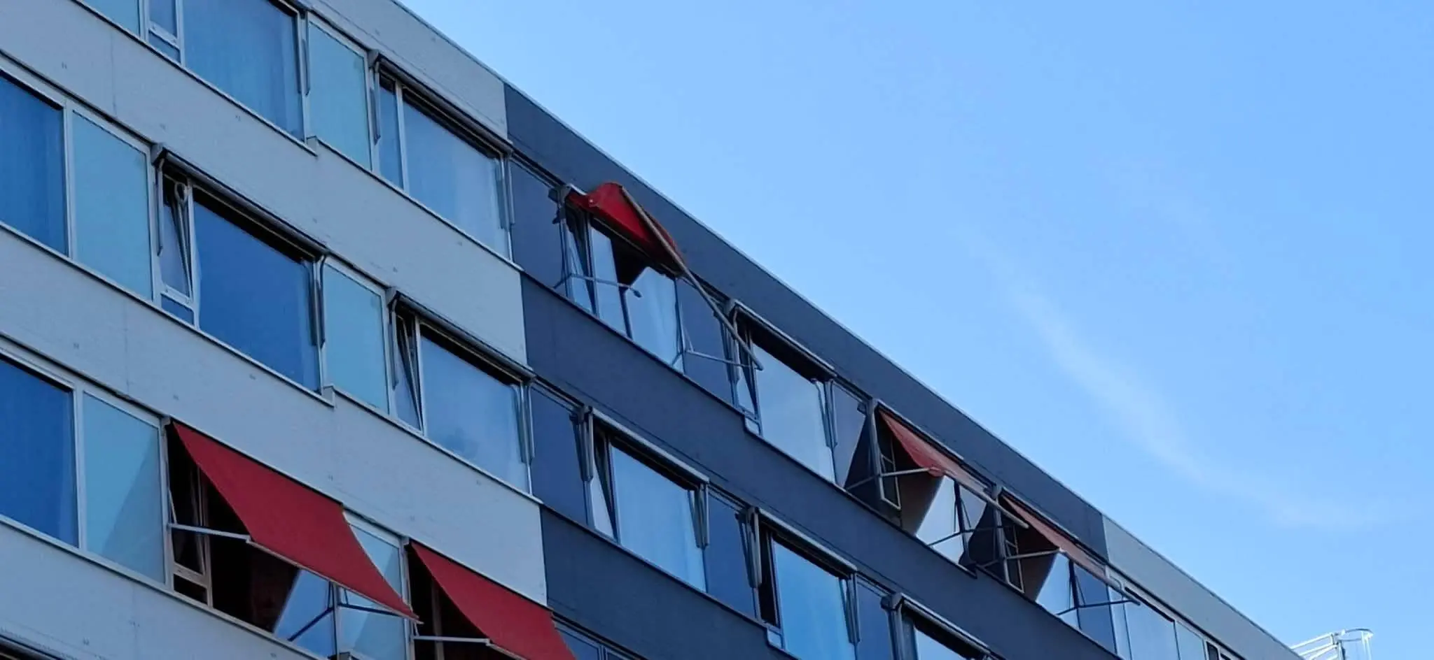 Losgeraakt zonnescherm Den Heuvel Velp1