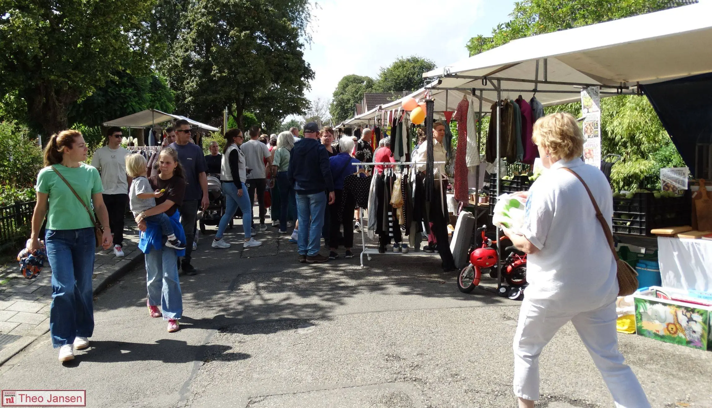 Drukbezochte Wilspa rommelmarkt zorgt voor gezellige dag i-n Spankeren - (7)
