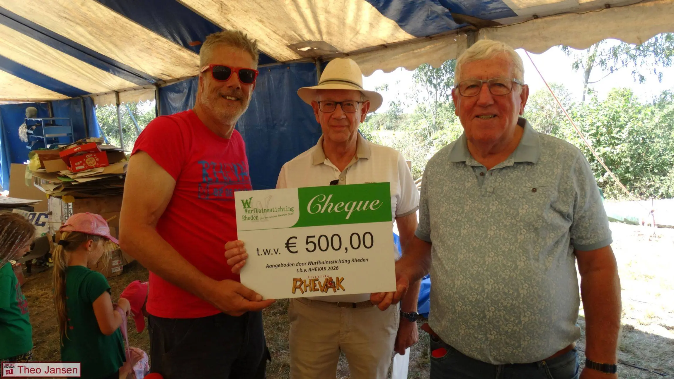 Wurfbainstichting schenkt 500 euro aan Rhevak in Rheden 14-8-2026 (12)