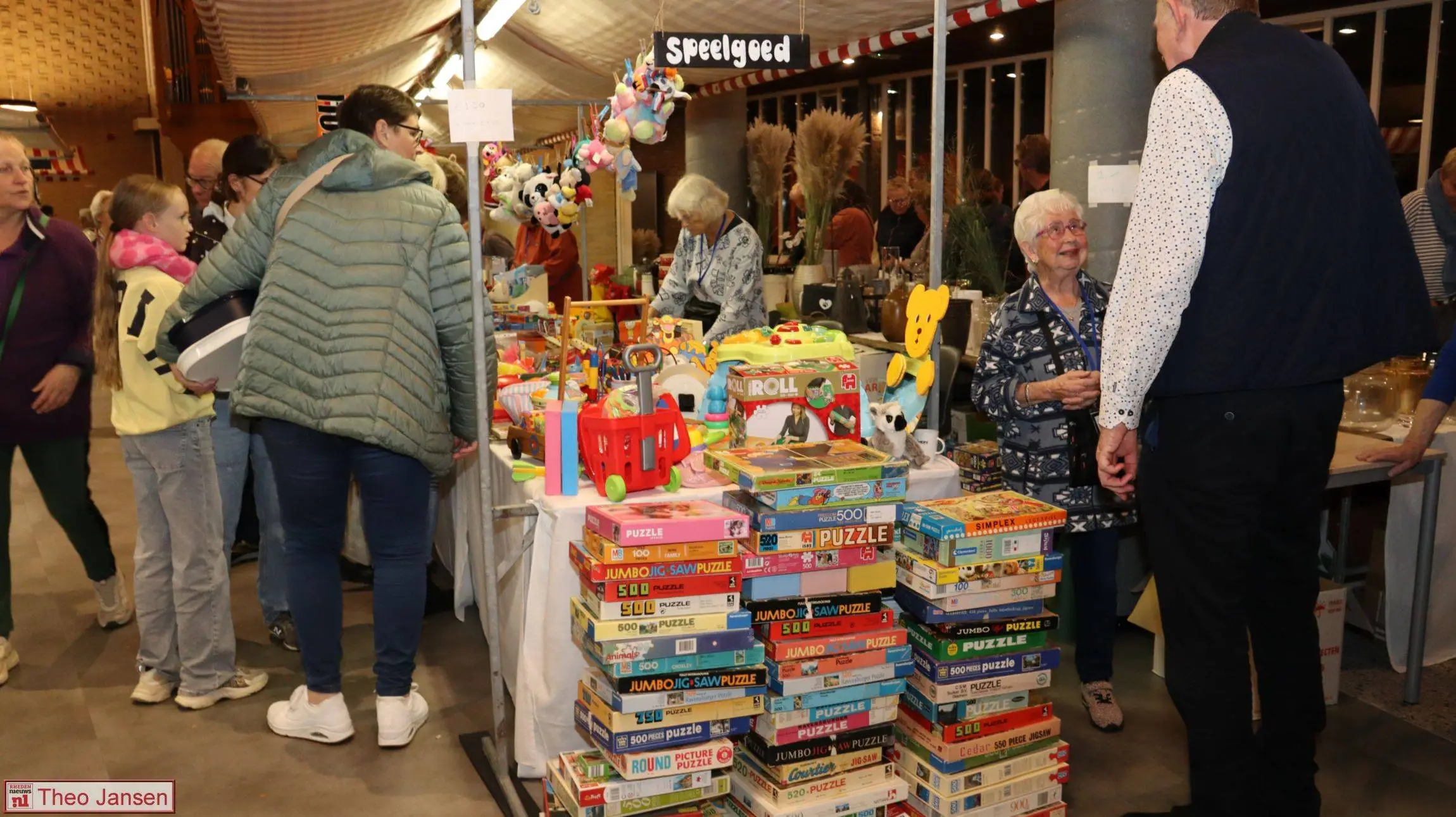 10-10-26 Grote opkomst bij Bazaar Ontmoetingskerk Dieren voorlopige opbrengst €17 (7)