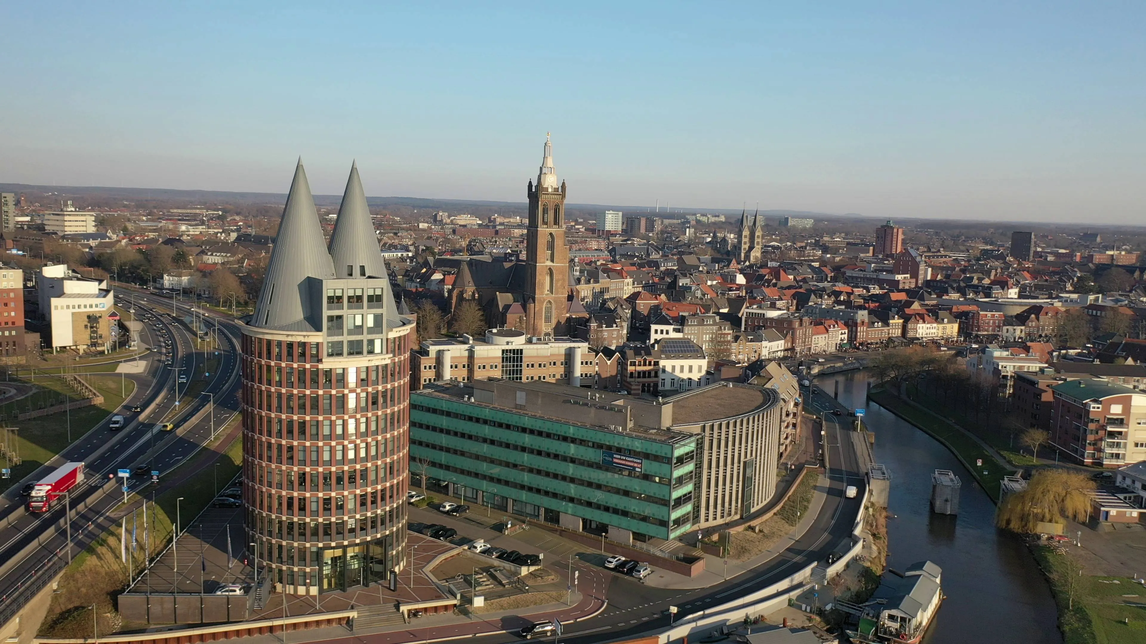 vlcsnap-2025-11-03-19h23m03s399