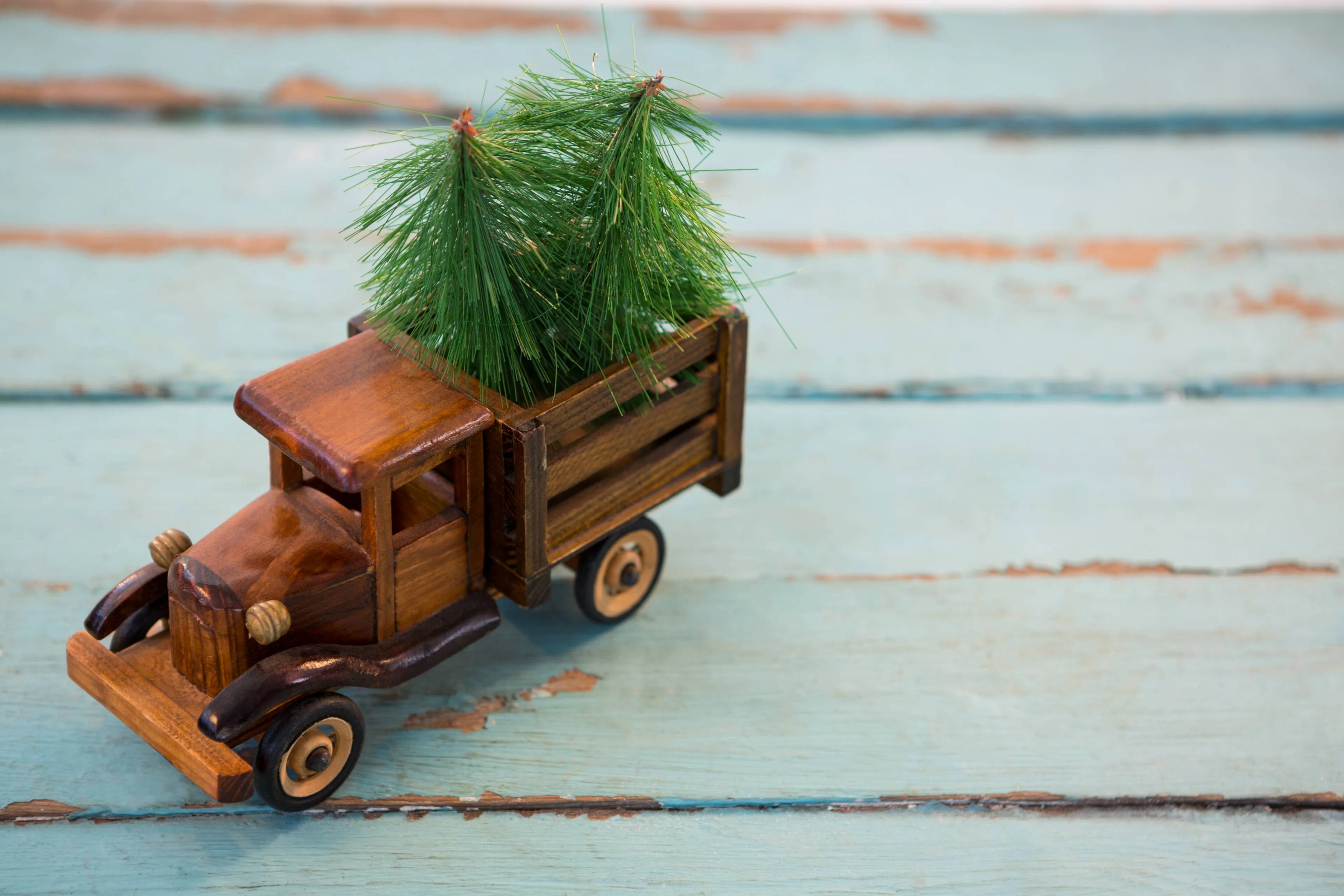 toy-truck-with-christmas-trees