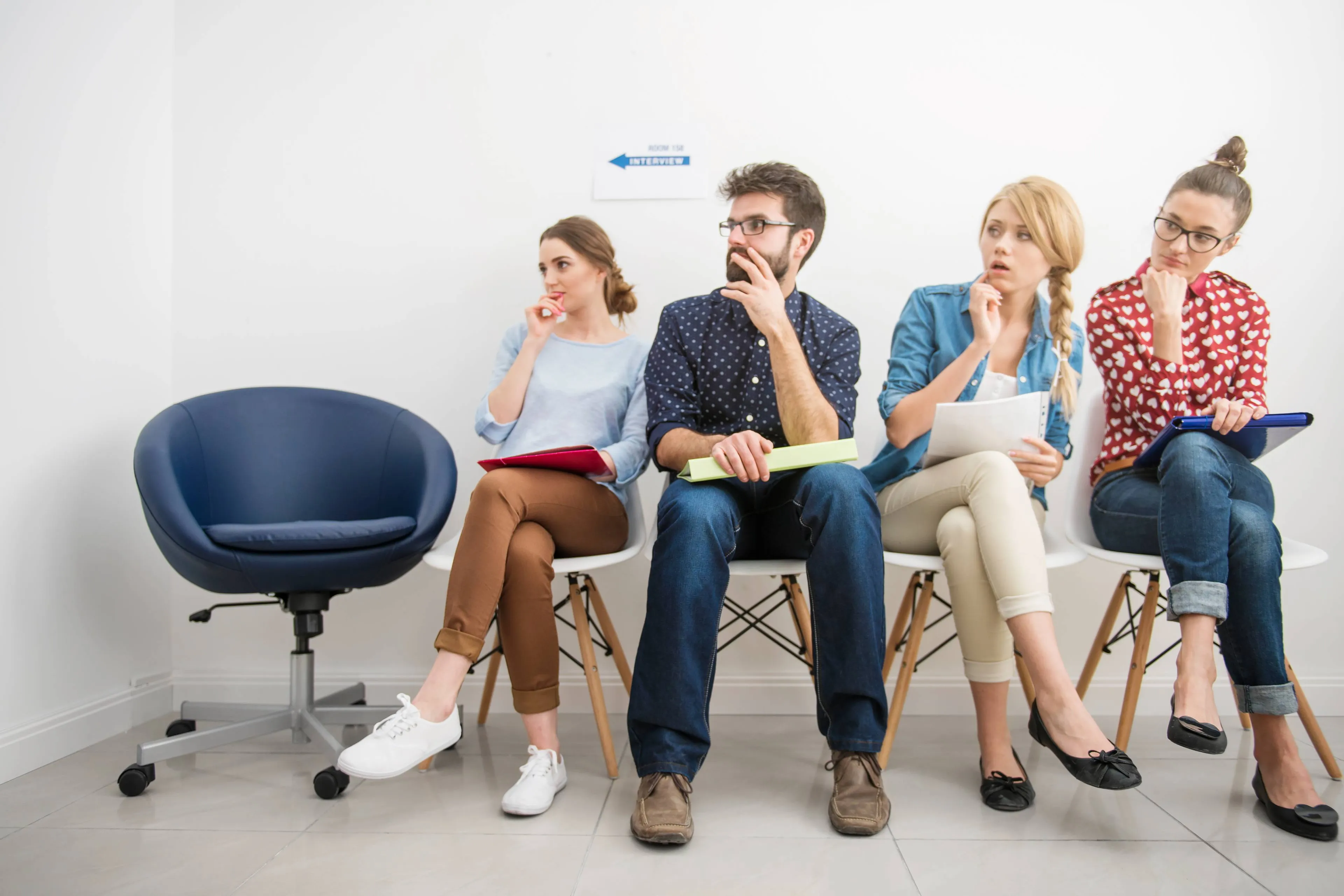 candidates-waiting-job-interview