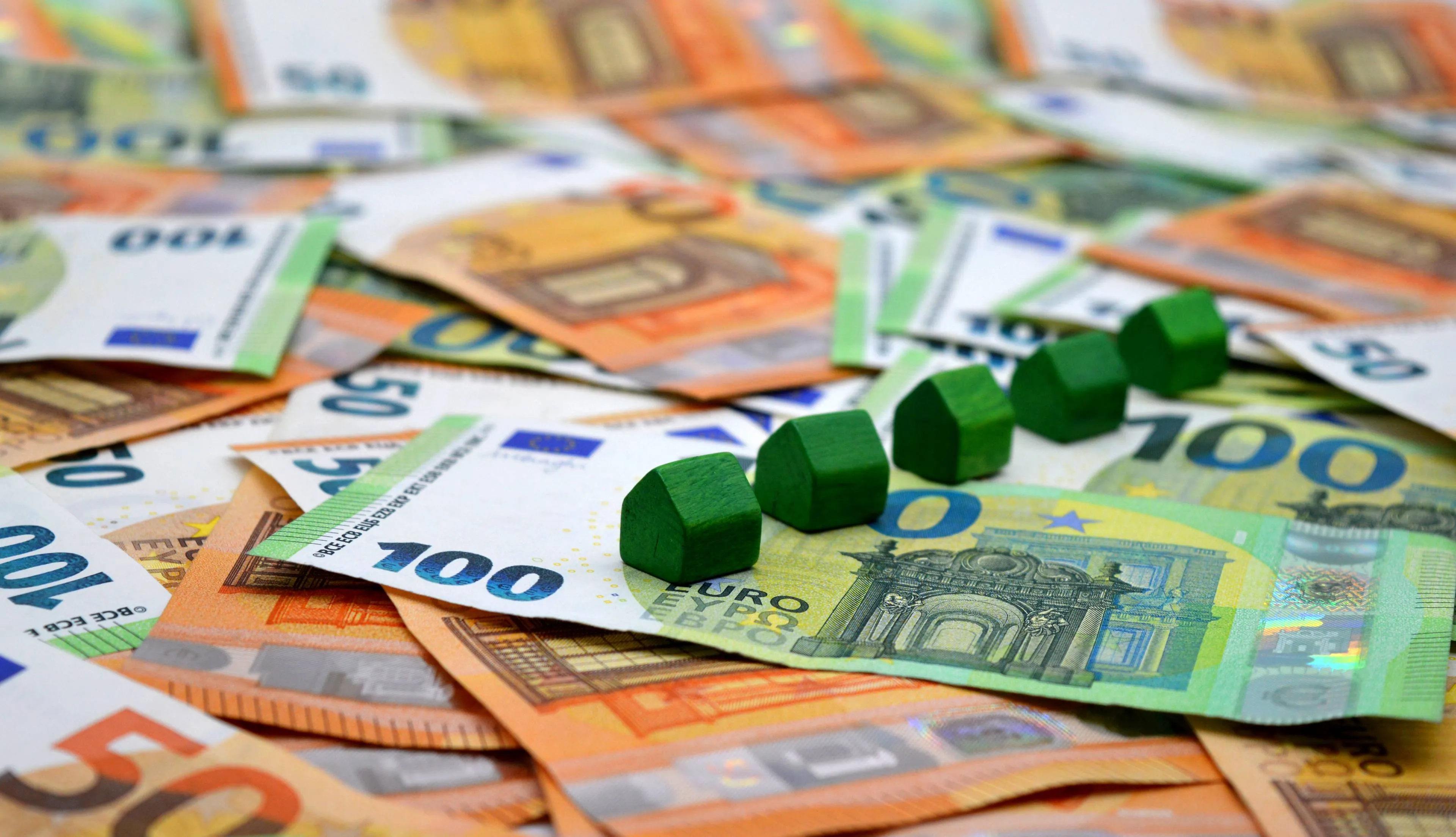 neelam279-money-7727576