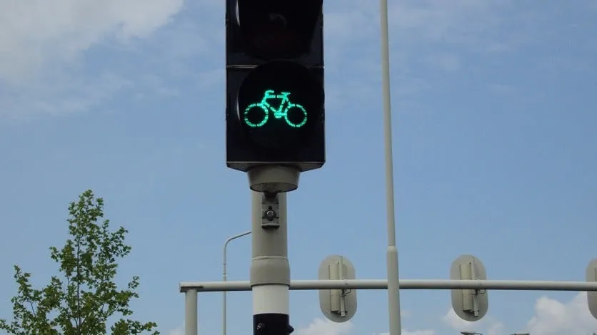 150604 groen stoplicht fietsers e1433423375608