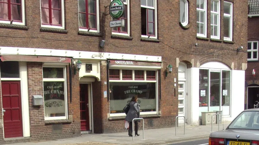 150610 cafe bar the champ e1433937204197