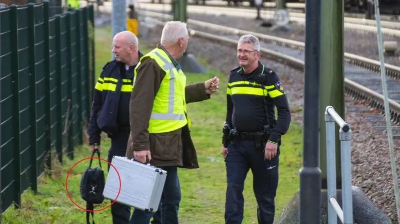 151125 bommelding trein laptoptas danny van de aarsen 1 kopie e1448462056545